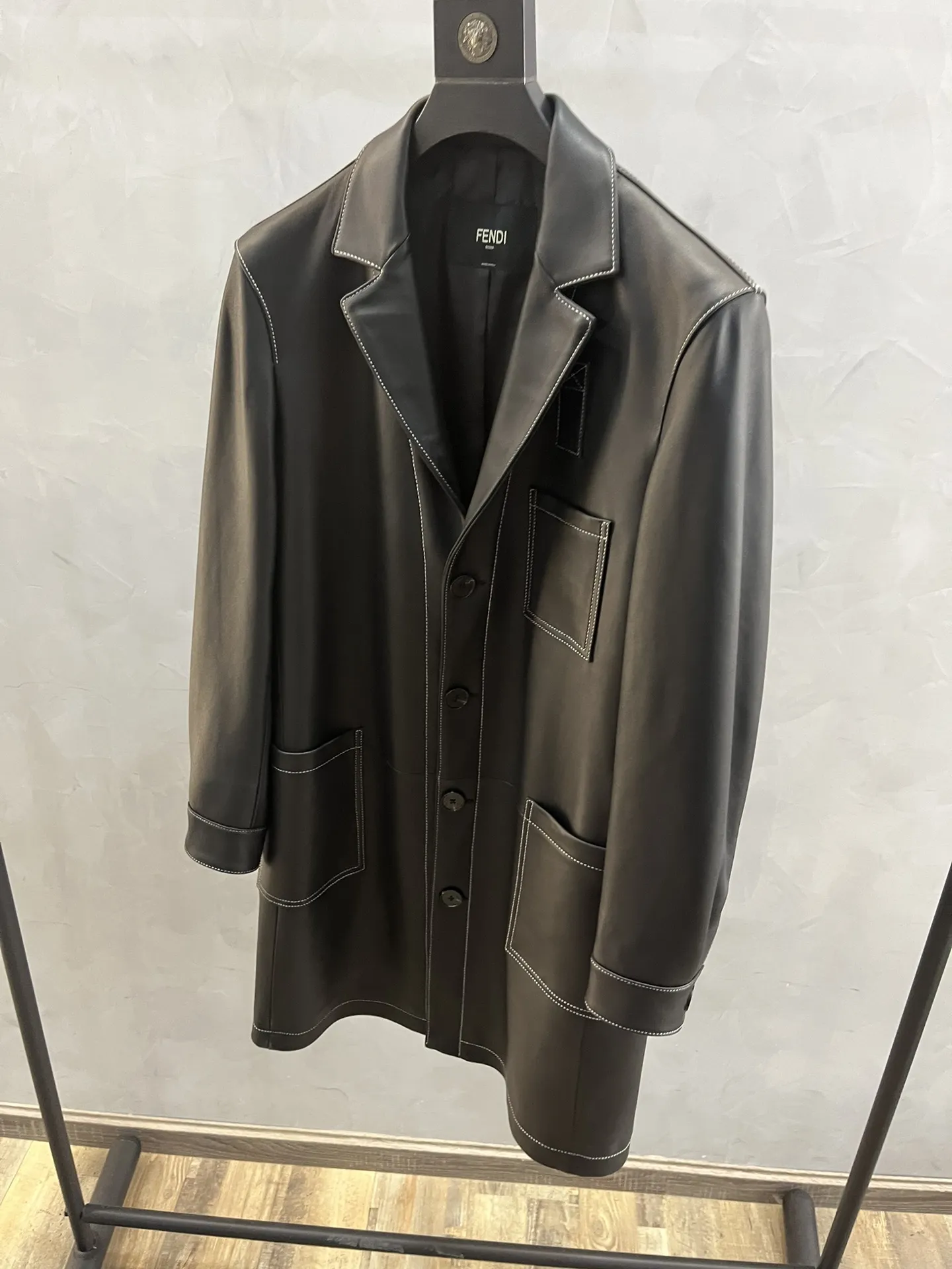 FENDI Мужской кожаный плащ FENDI Мужской кожаный плащ