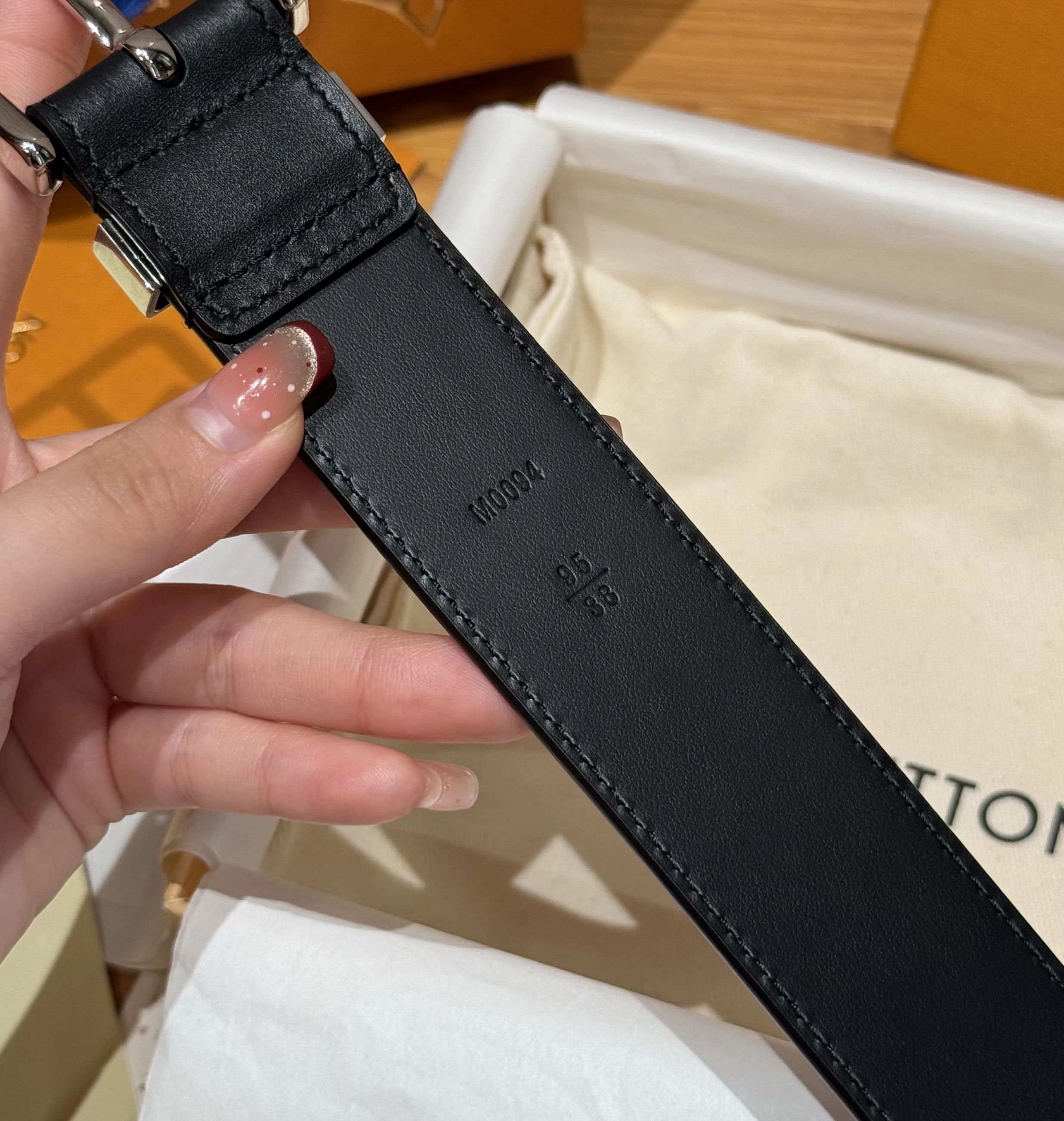 LOUIS VUITTON Мужской ремень Taurillon LOUIS VUITTON Мужской ремень Taurillon