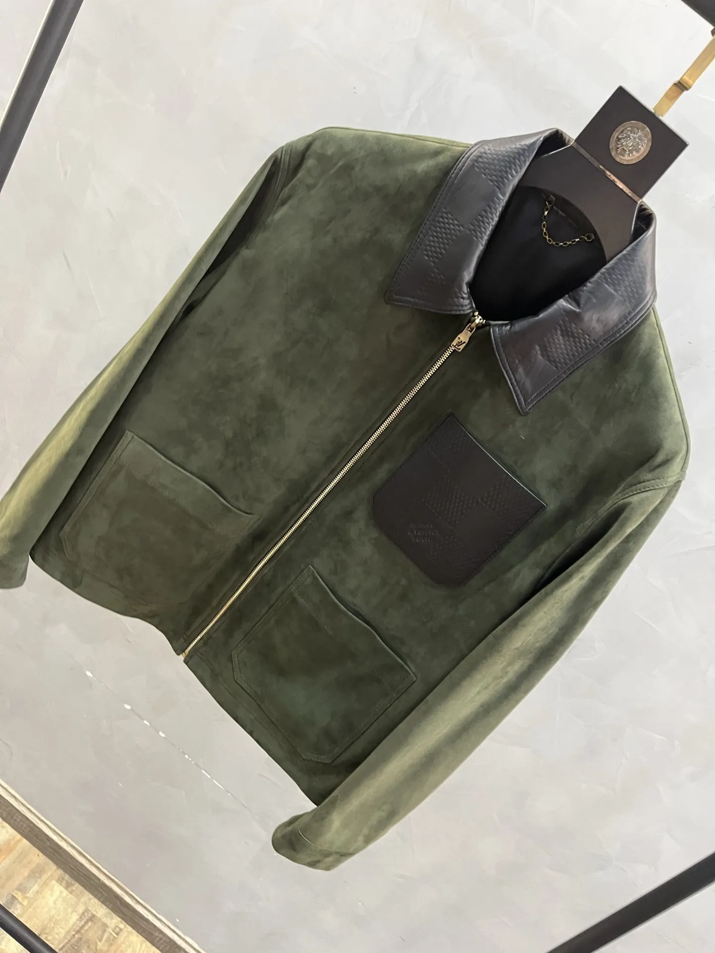 LOUIS VUITTON Мужская куртка из замши LOUIS VUITTON Мужская куртка из замши