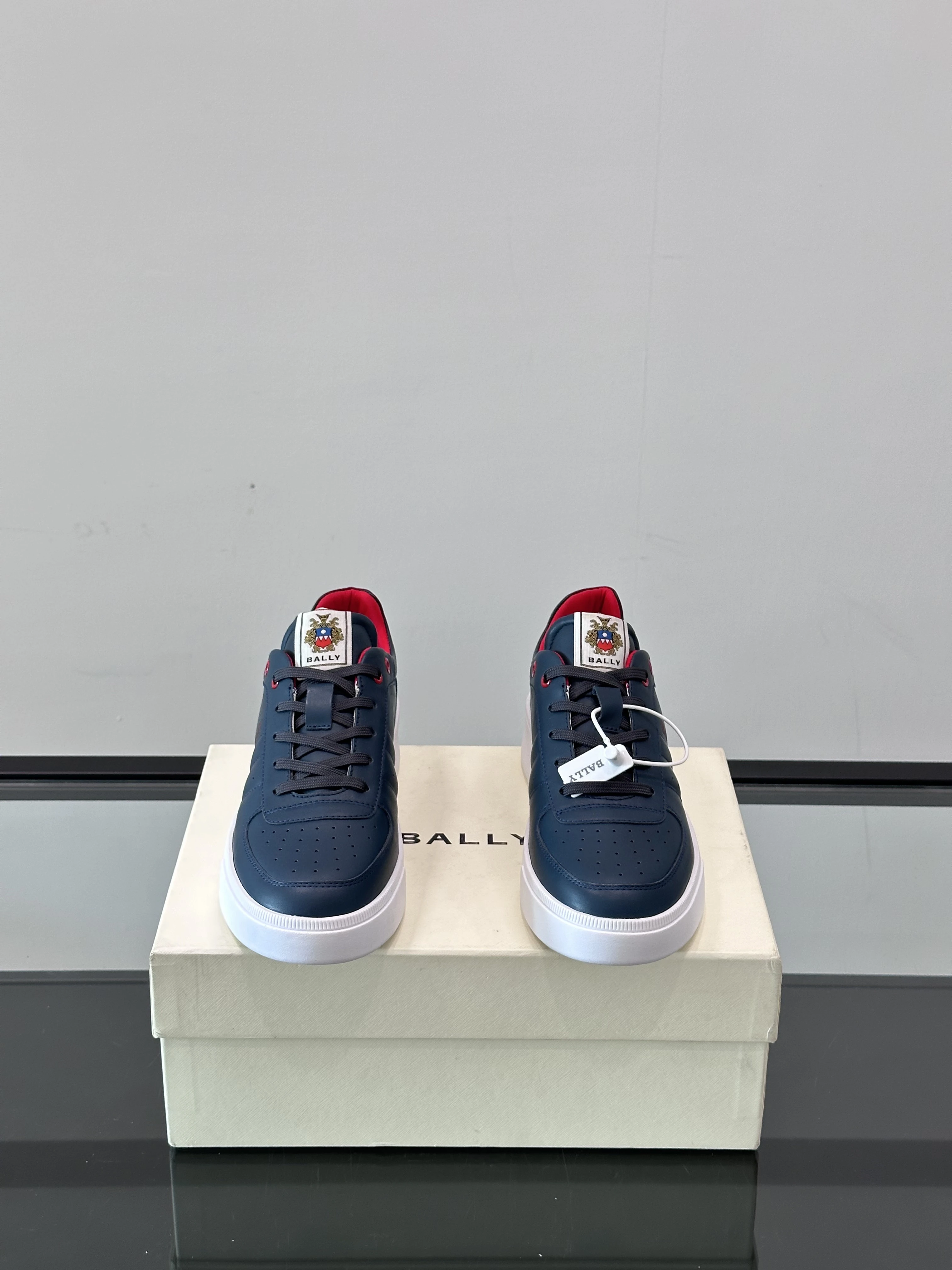 BALLY Мужские кроссовки телячья кожа с красной внутренней отделкой