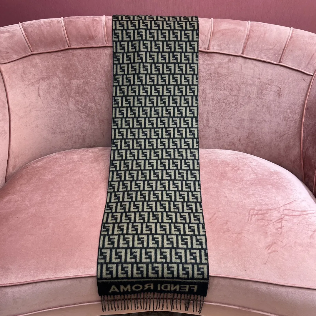 FENDI Женский шарф из шерсти и кашемира