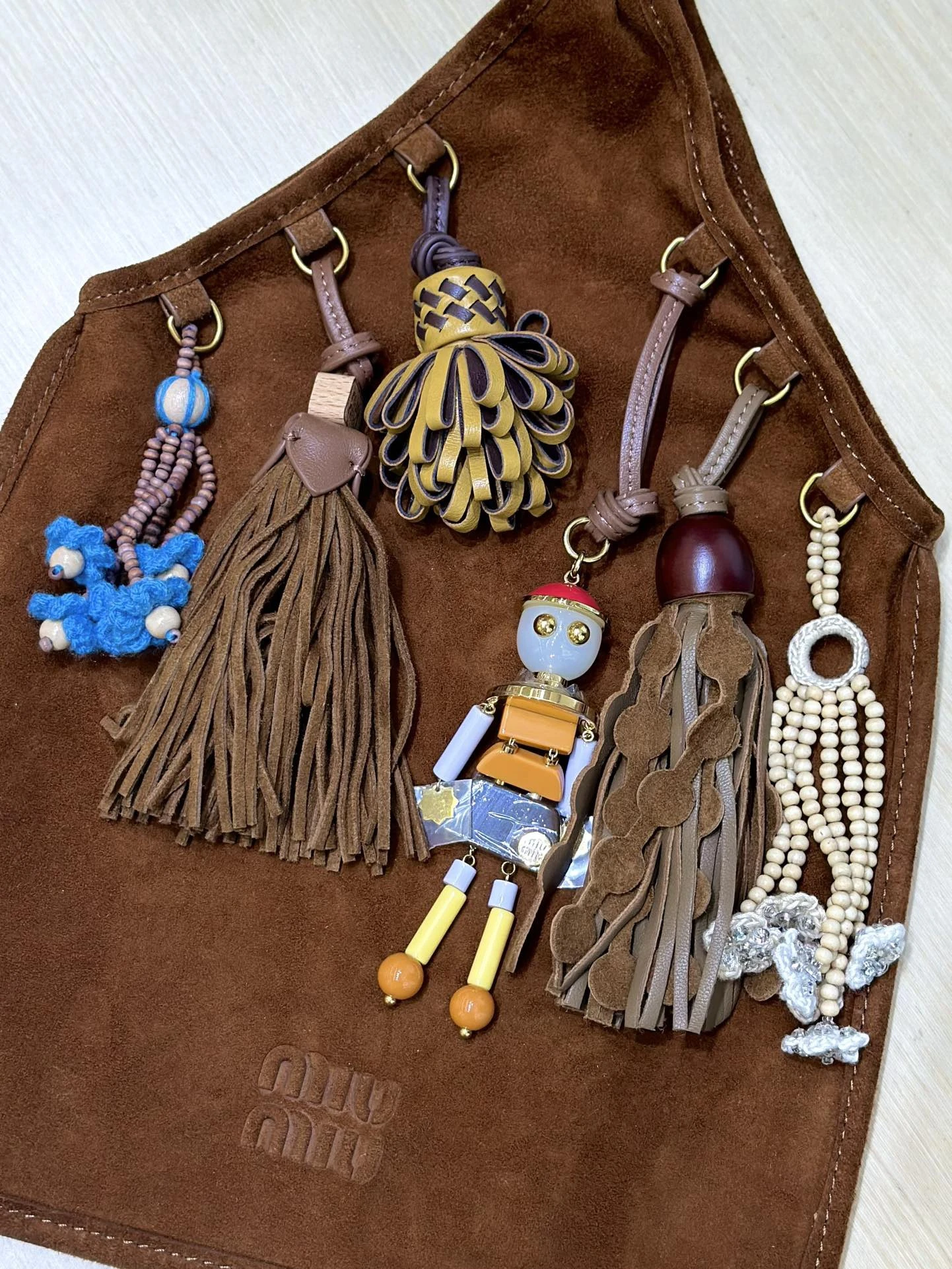 MIU MIU Замшевая сумка с брелками