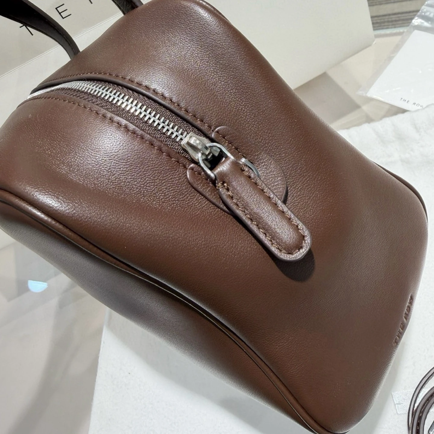 THE ROW Женская сумка из кожи ягнёнка 