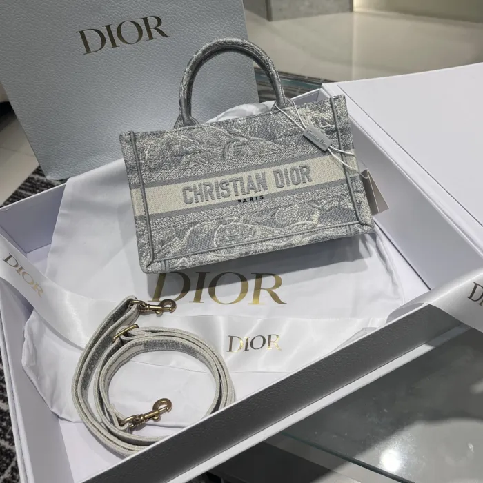 CHRISTIAN DIOR Женская сумка Dior Book Tote mini