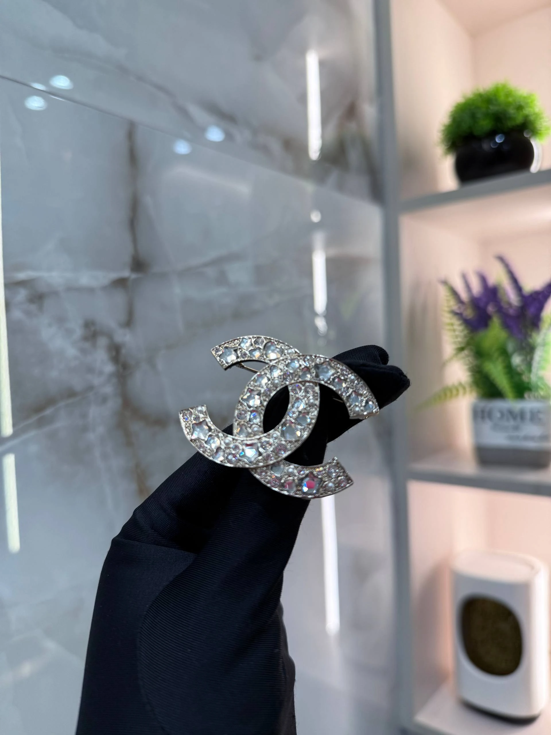 CHANEL Женская брошь из латуни CHANEL Женская брошь из латуни