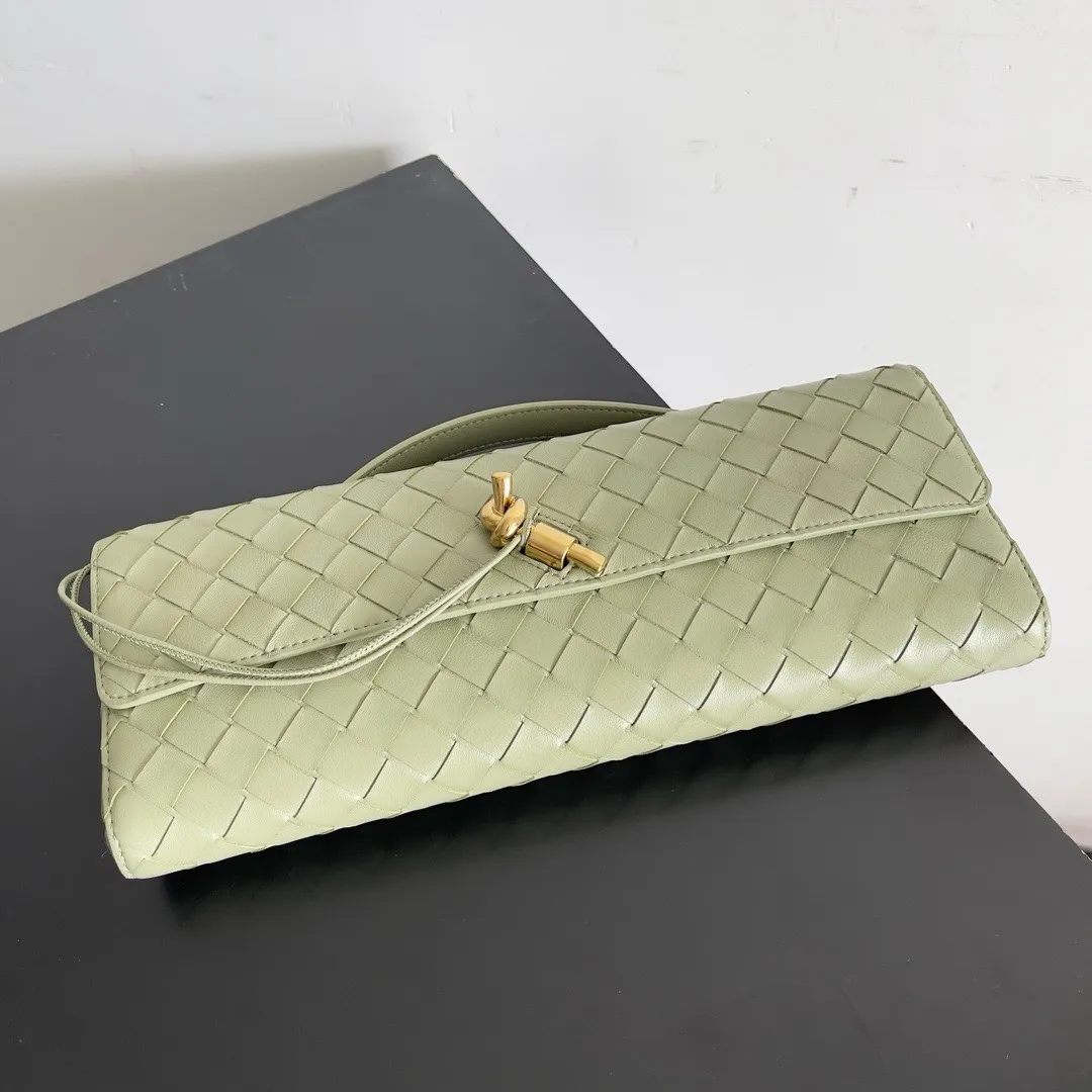 BOTTEGA VENETA Женский клатч Andiamo кожа Intrecciato