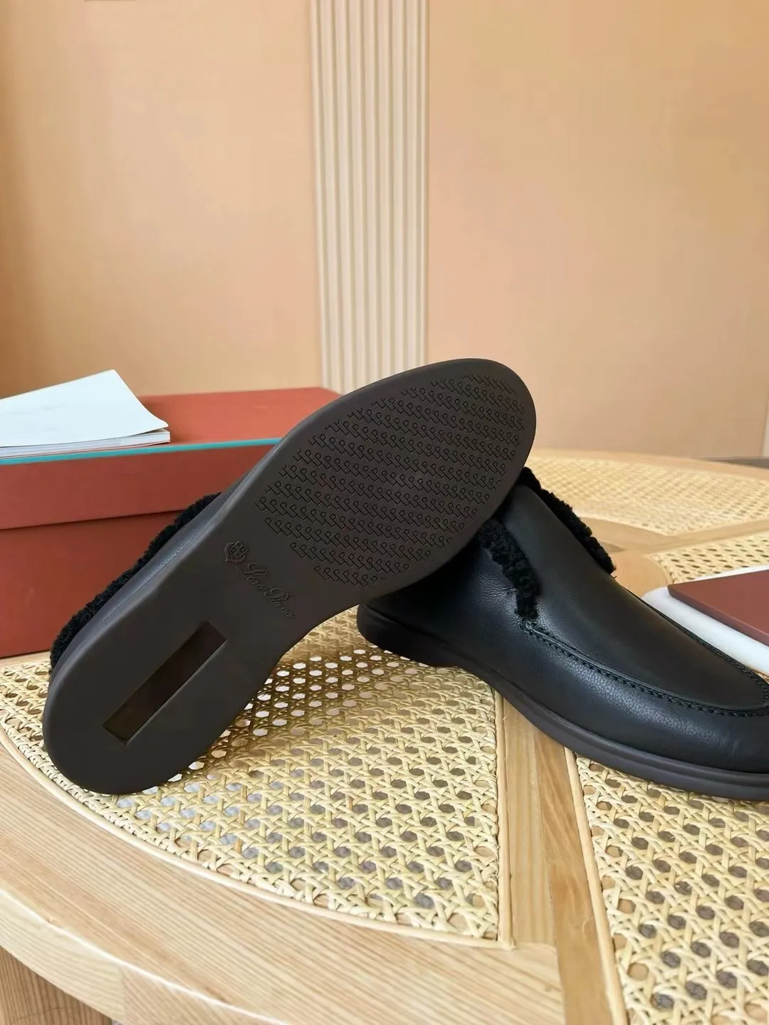 LORO PIANA Мужские лоферы с мехом