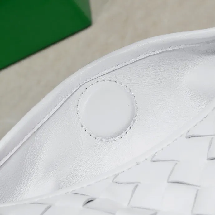 BOTTEGA VENETA Сумка Hop Medium BOTTEGA VENETA Сумка Hop Medium