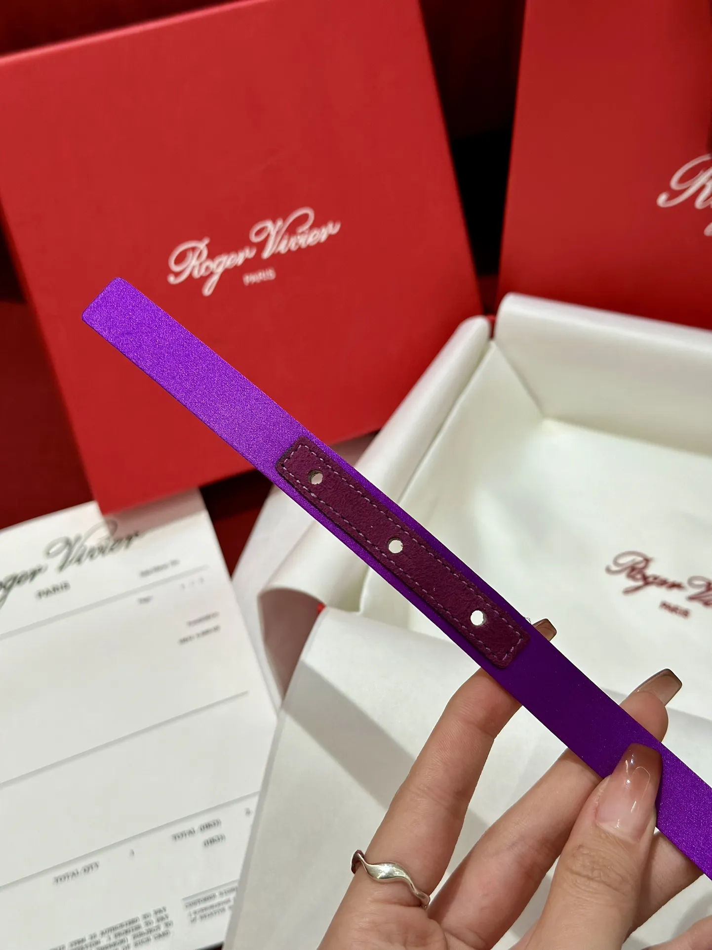 ROGER VIVIER Женский ремень с пряжкой Flower Strass 