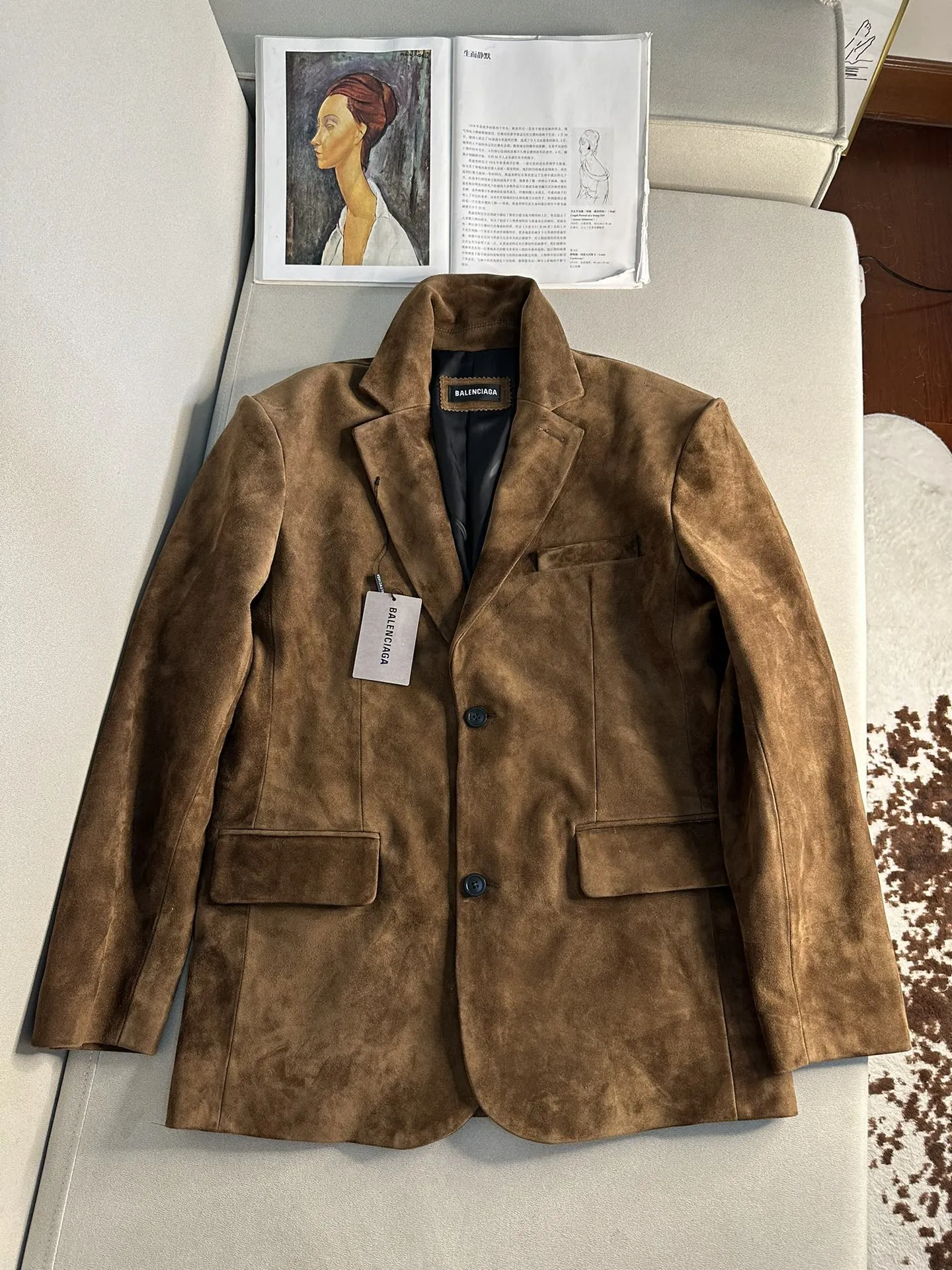 BALENCIAGA Женский костюм из замши