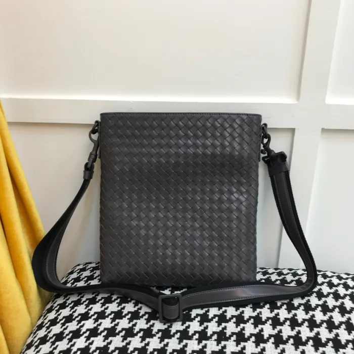 BOTTEGA VENETA Мужская Сумка