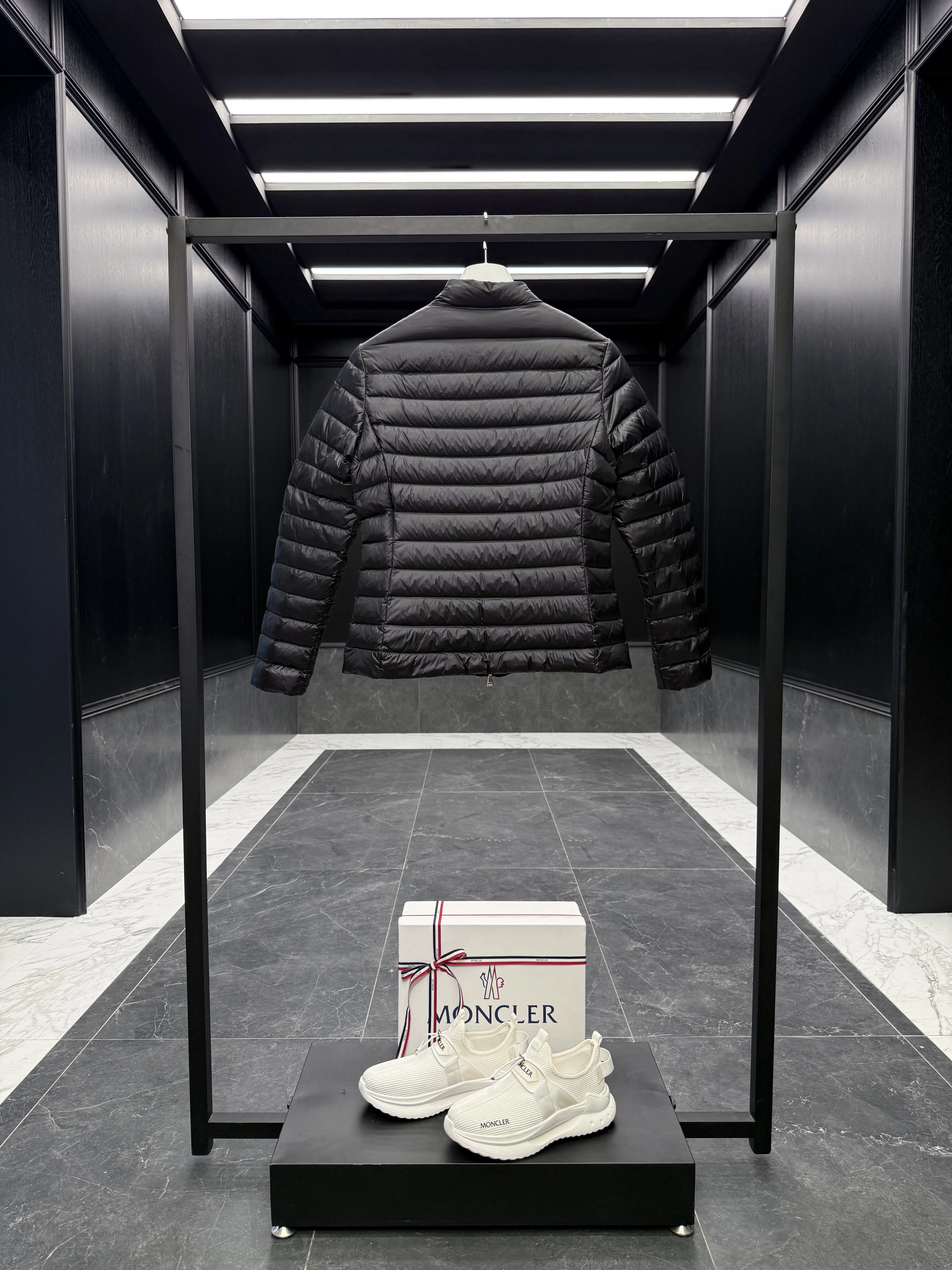 MONCLER Женский пуховик Igelle 