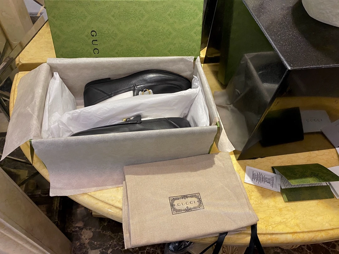 GUCCI Женские лоферы Horsebit черные