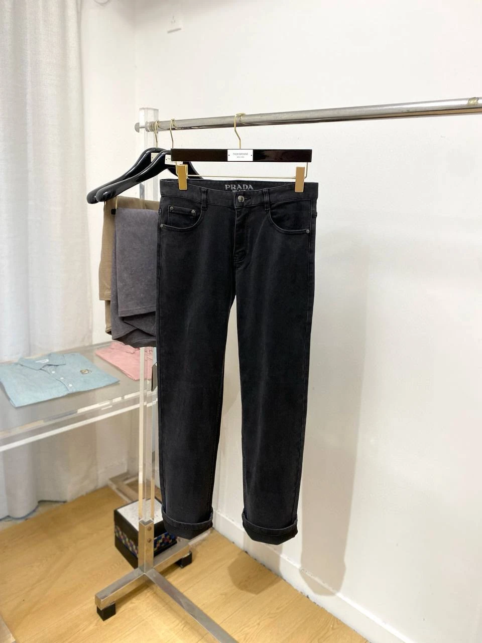 PRADA Мужские джинсы из чёрного денима с эффектом лёгкого смыва PRADA Мужские джинсы из чёрного денима с эффектом лёгкого смыва