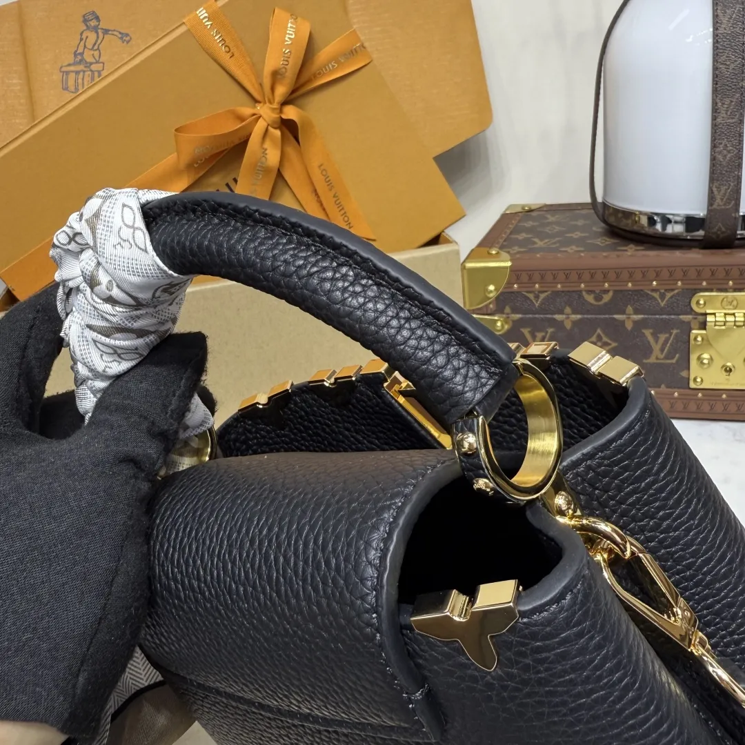 LOUIS VUITTON Женская сумка Capucines Mini M25231