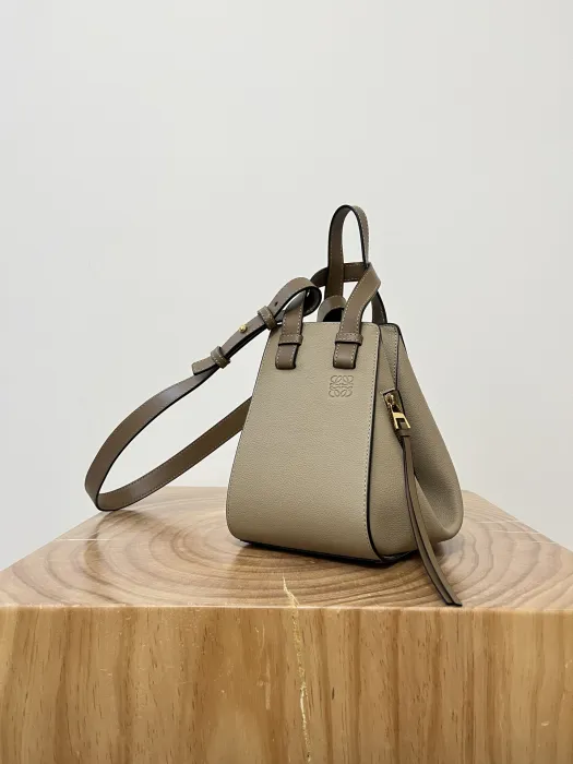 LOEWE Женская сумка Compact Hammock