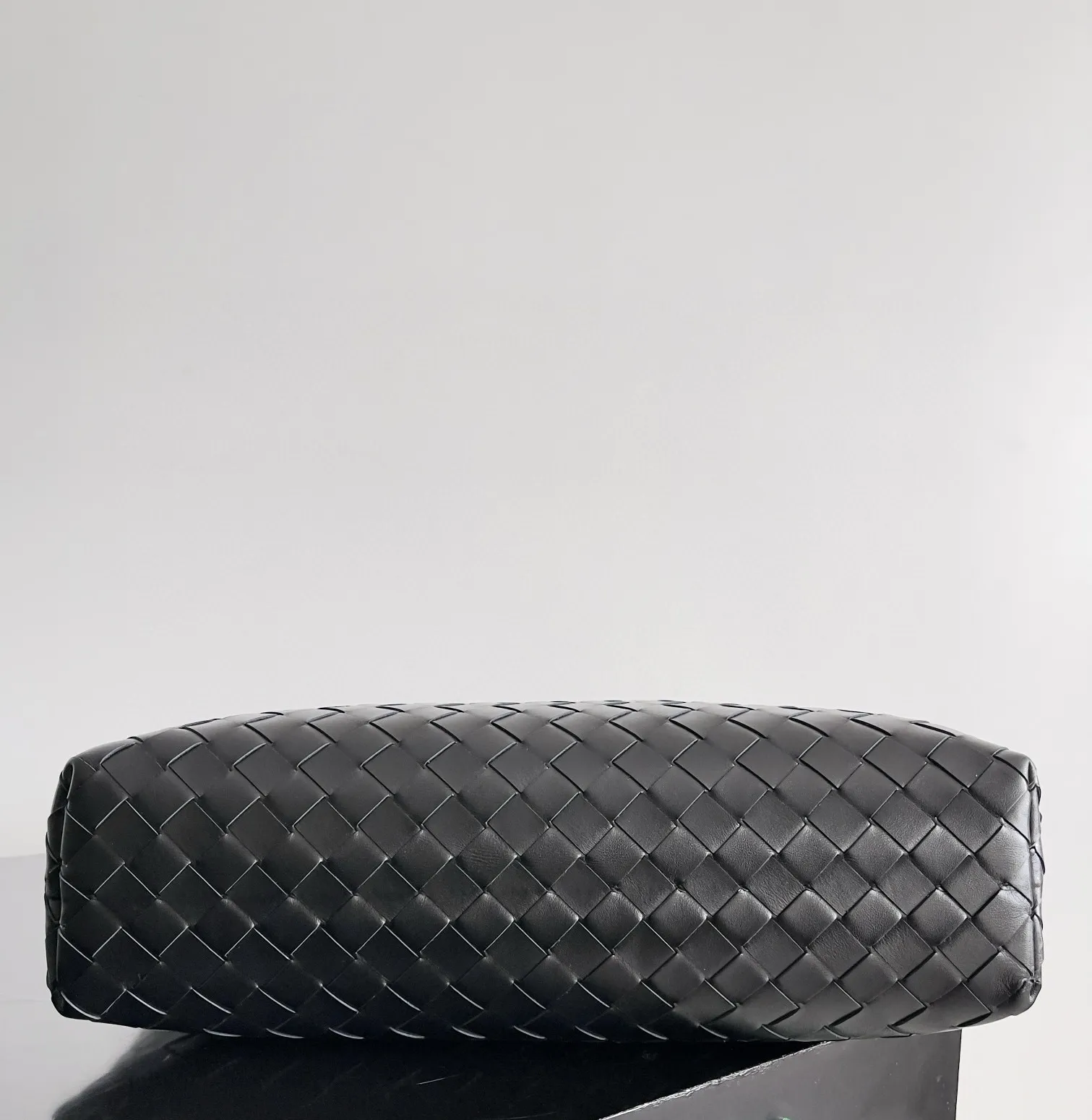 BOTTEGA VENETA Мужская Сумка из телячьей кожи