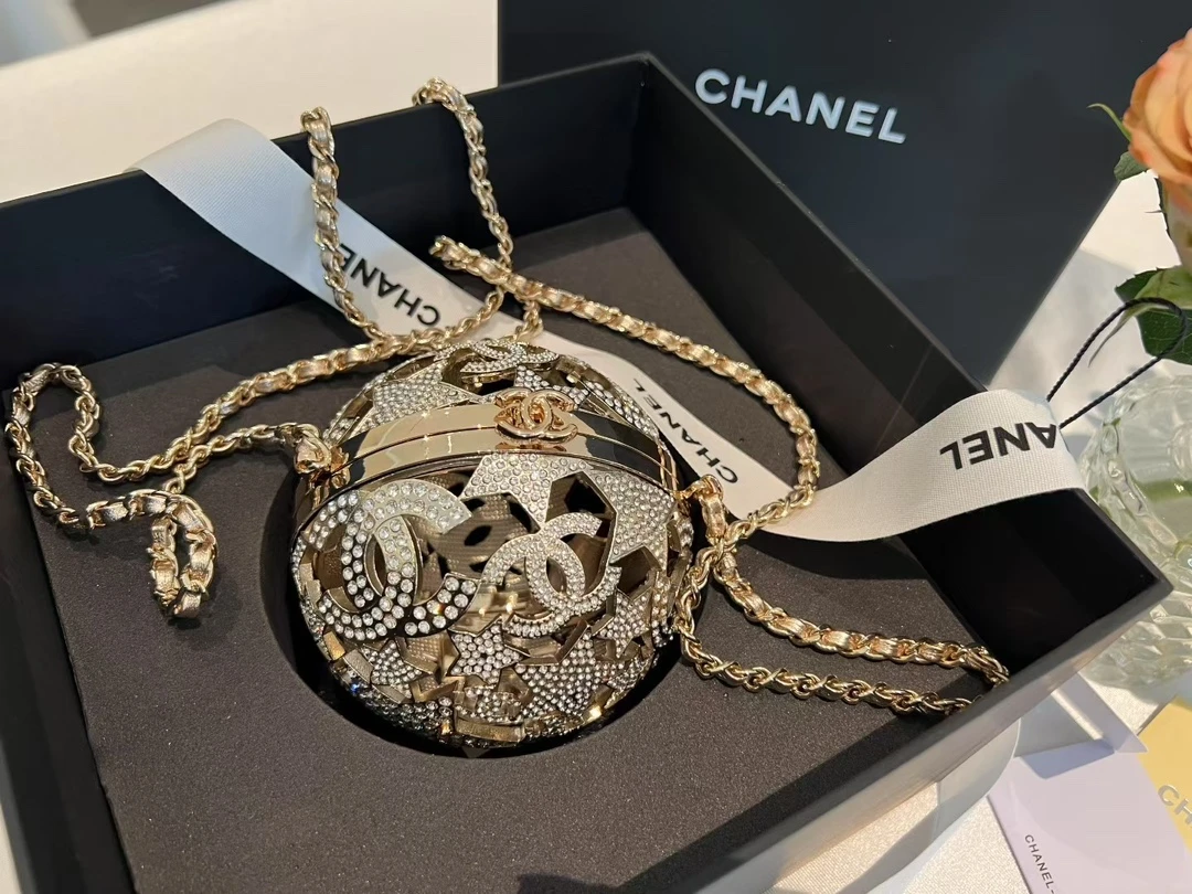 CHANEL Женский клатч CHANEL Женский клатч