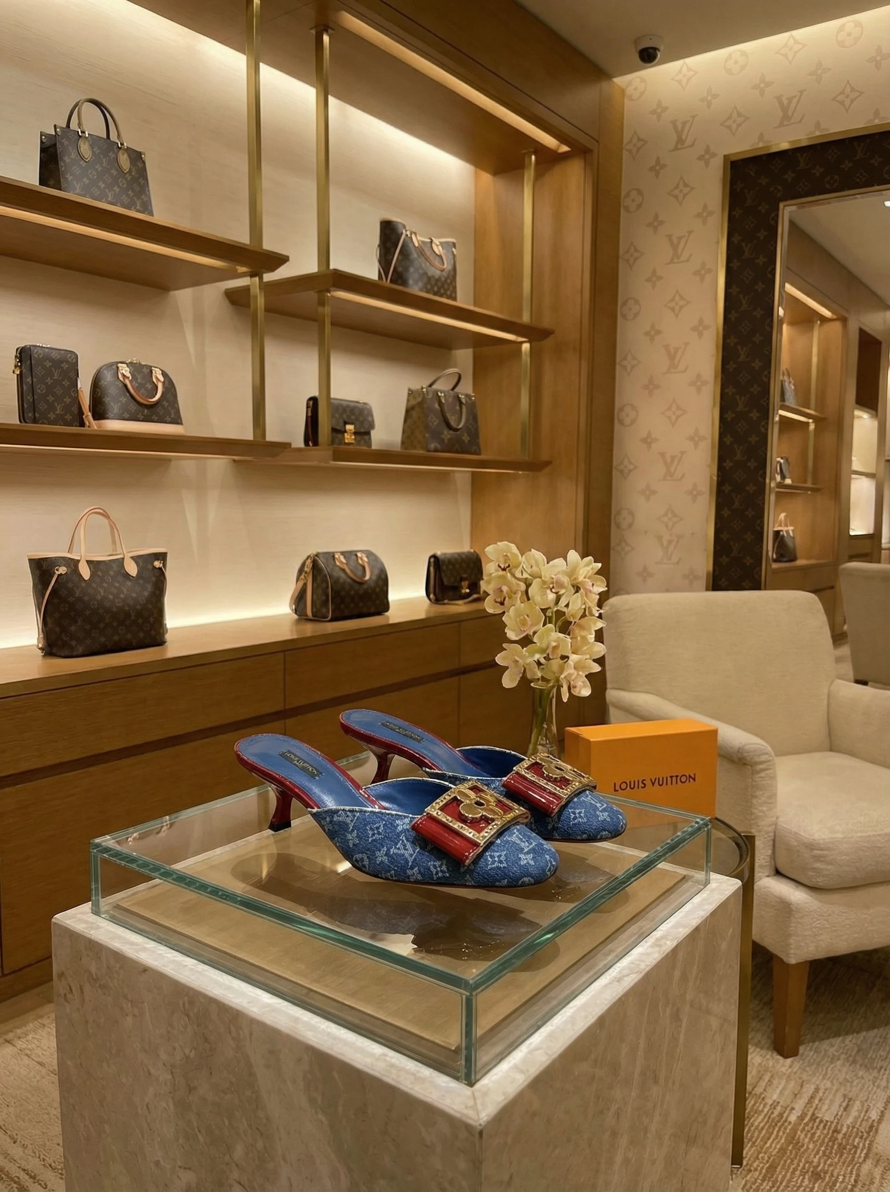 LOUIS VUITTON Женские босоножки LOUIS VUITTON Женские босоножки