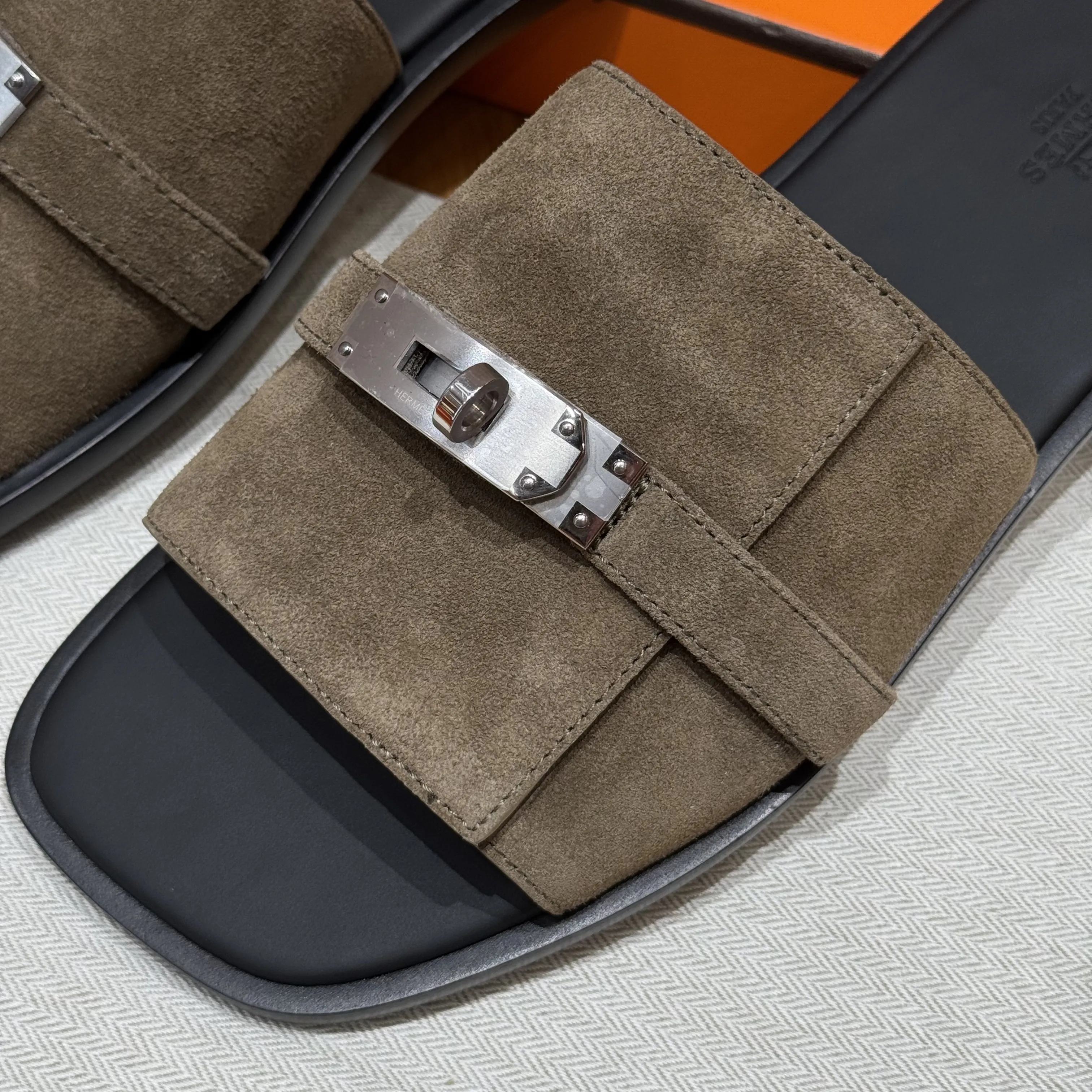 HERMES Мужские сандалии Gabriel из замши