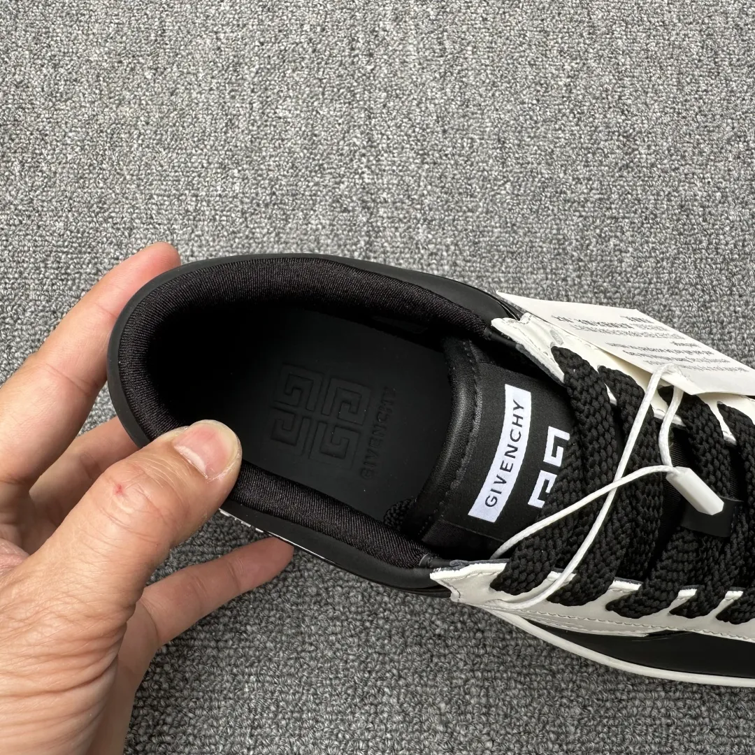 GIVENCHY Мужские кроссовки минималистичные