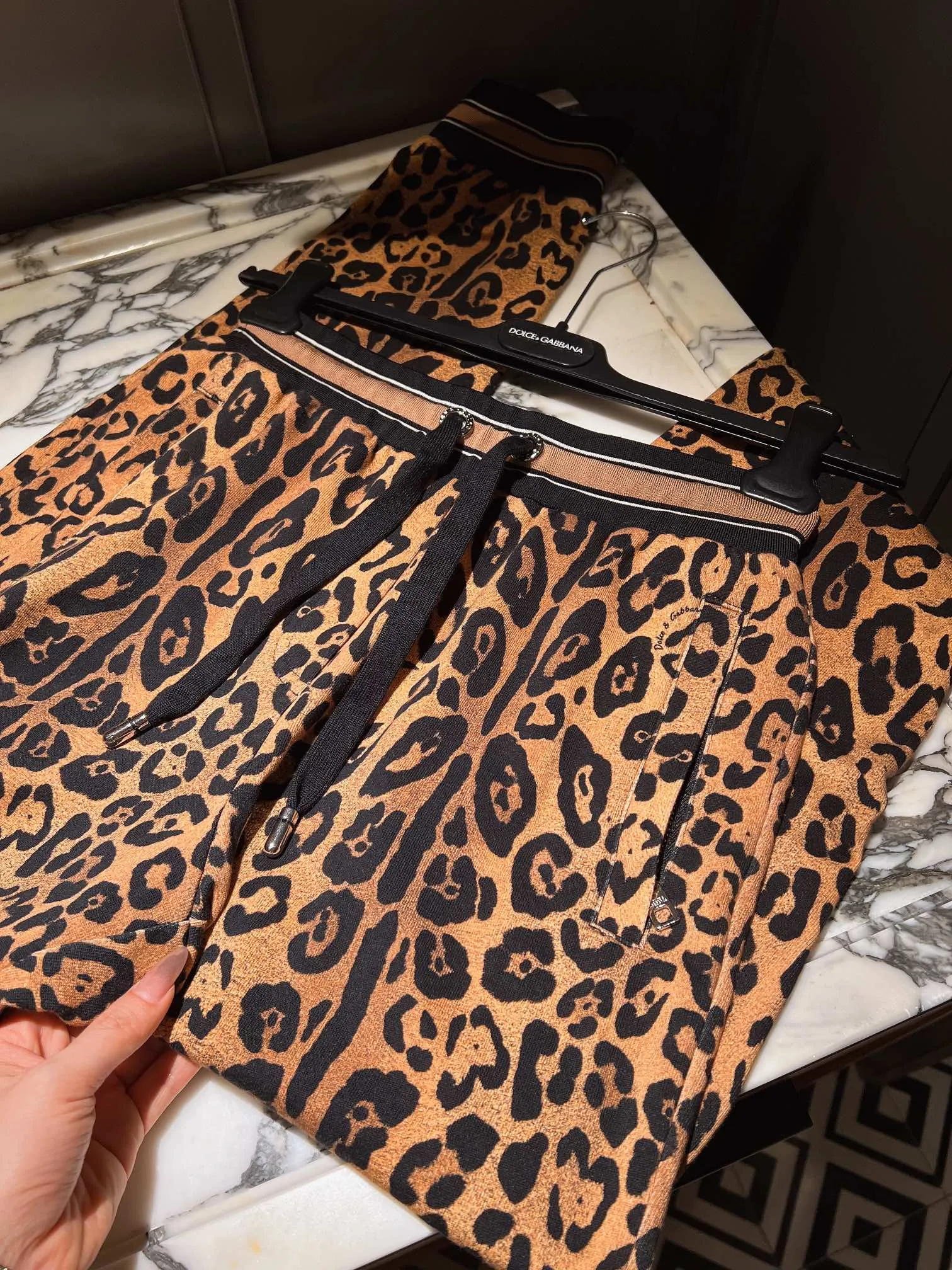 DOLCE & GABBANA Женские леопардовые брюки DOLCE & GABBANA Женские леопардовые брюки