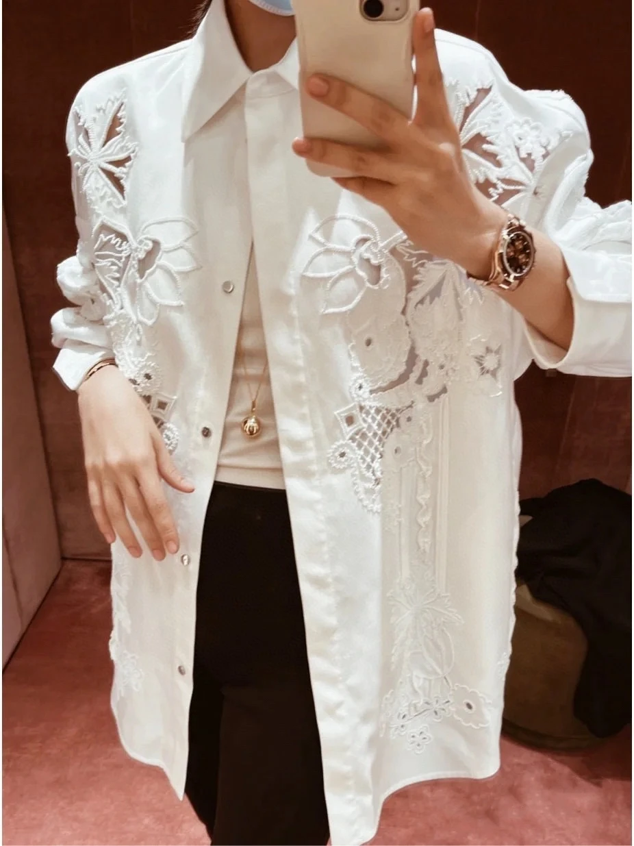 VALENTINO Женская блузка с объёмными цветами VALENTINO Женская блузка с объёмными цветами