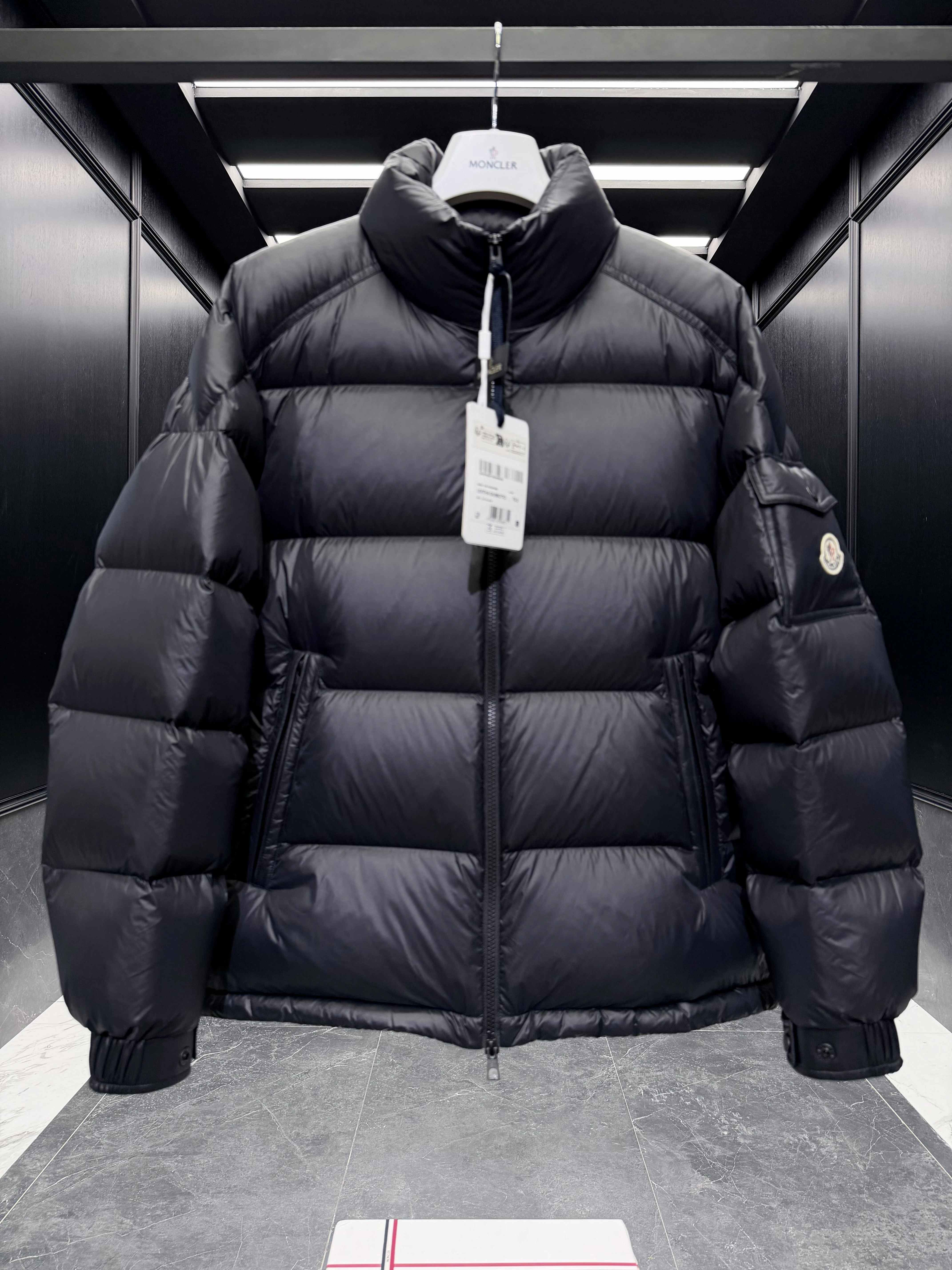 MONCLER Мужская куртка на пуху Levitha MONCLER Мужская куртка на пуху Levitha