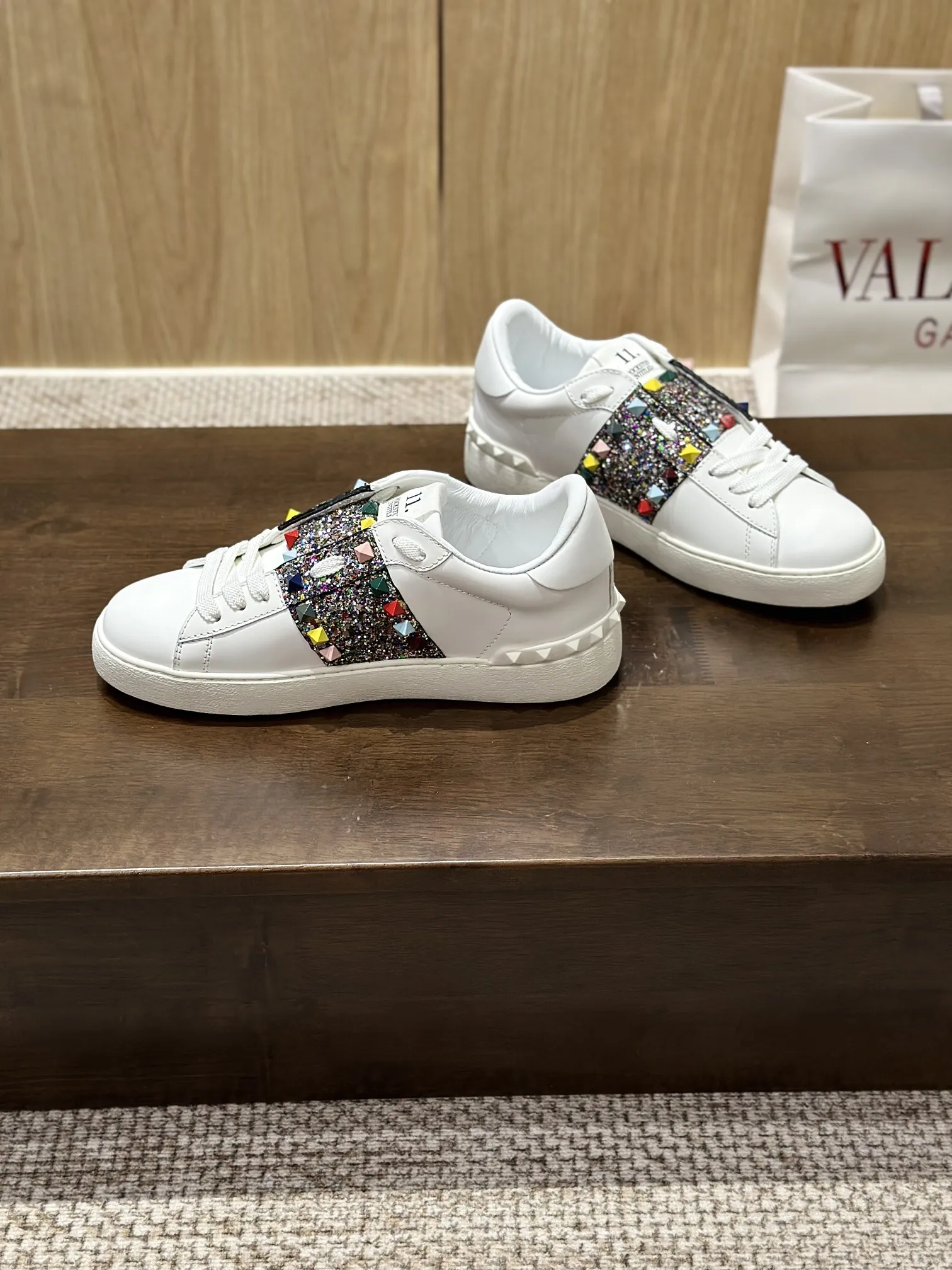 VALENTINO Кроссовки Garavani Open с пайетками VALENTINO Кроссовки Garavani Open с пайетками