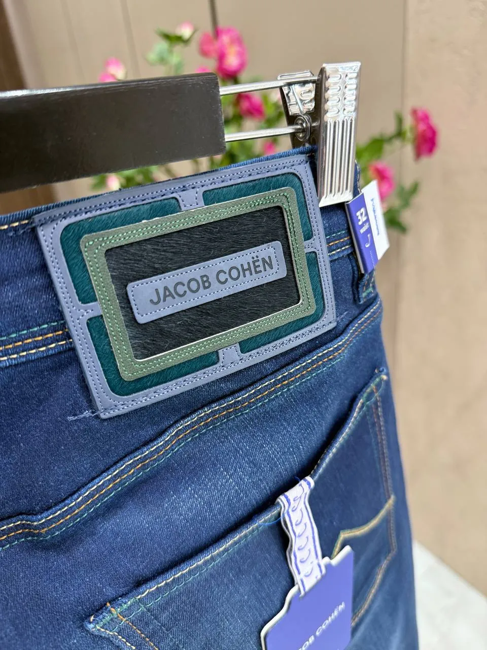 JACOB COHEN Мужские джинсы в синем цвете с вышивкой JACOB COHEN Мужские джинсы в синем цвете с вышивкой