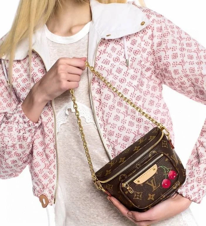 LOUIS VUITTON Женская ветровка из нейлона LOUIS VUITTON Женская ветровка из нейлона