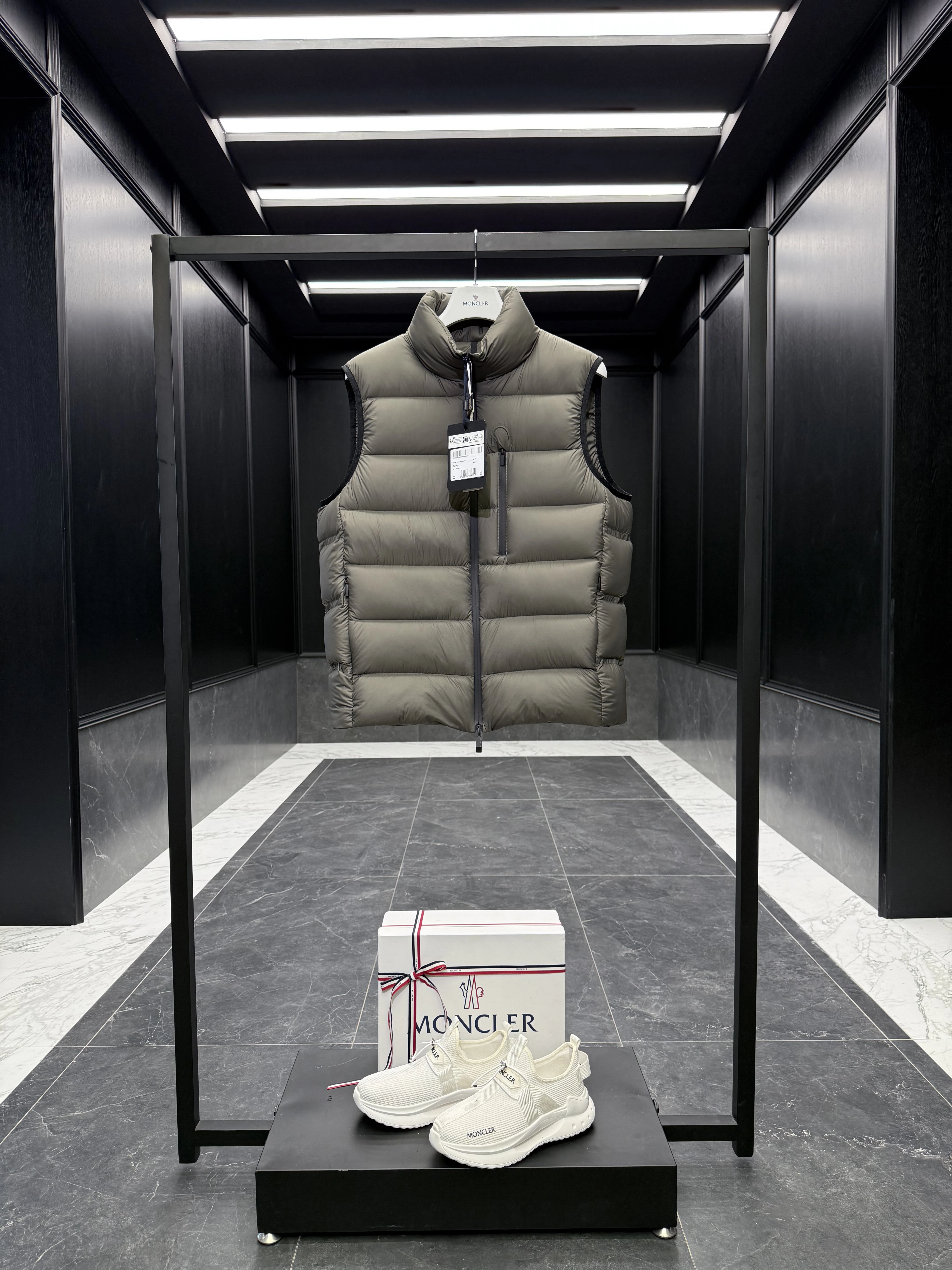 MONCLER Мужской жилет Tamega MONCLER Мужской жилет Tamega