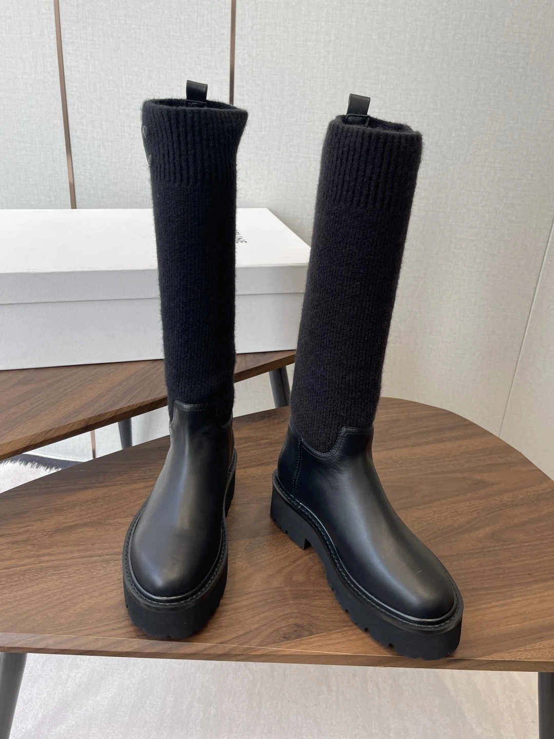 CELINE Женские сапоги из коровьей кожи CELINE Женские сапоги из коровьей кожи