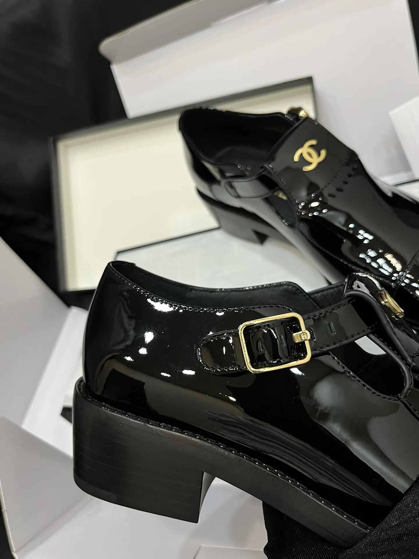 CHANEL Женские лоферы из телячьей кожи CHANEL Женские лоферы из телячьей кожи