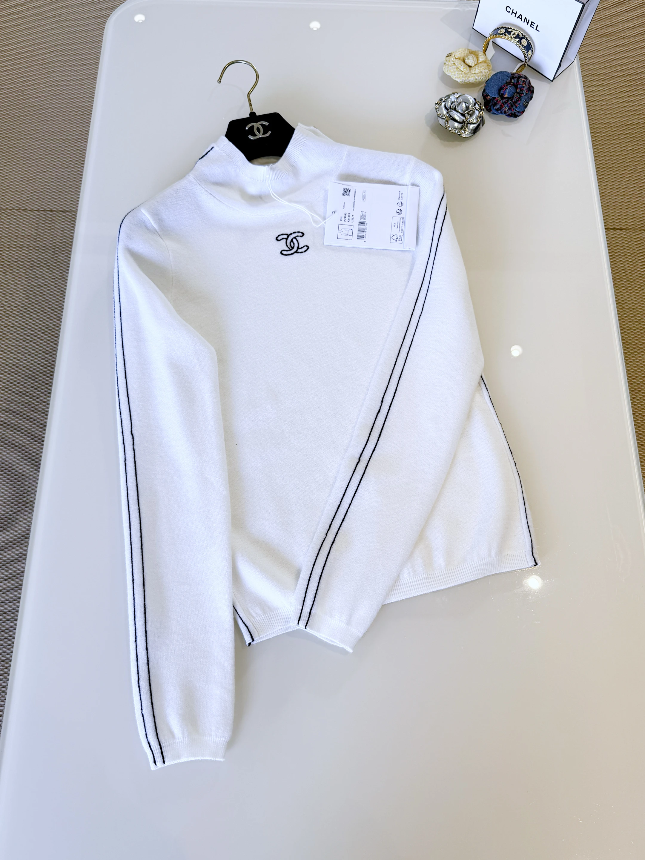 CHANEL Женский свитер из шерсти CHANEL Женский свитер из шерсти