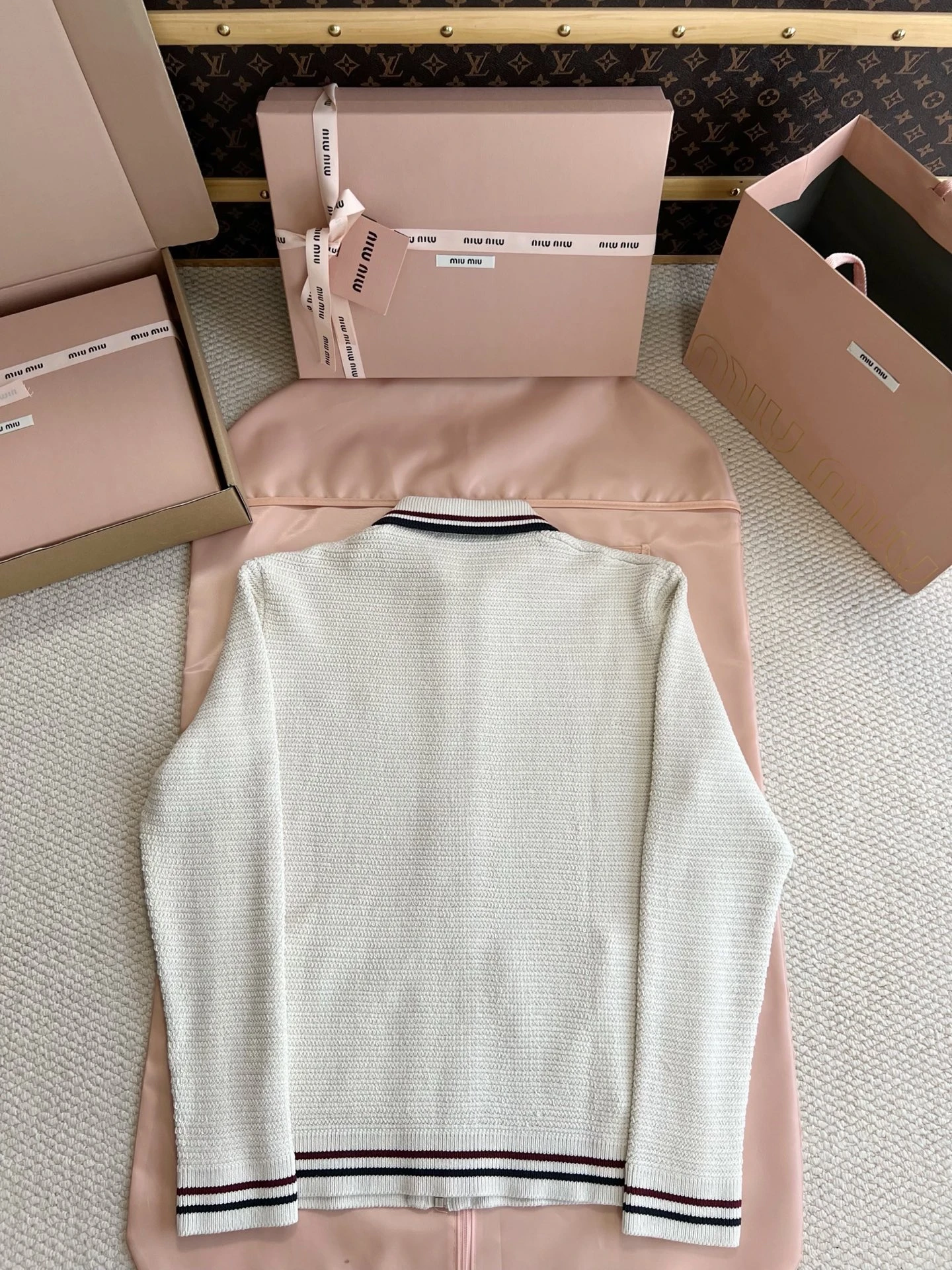 MIU MIU Женский кардиган MIU MIU Женский кардиган