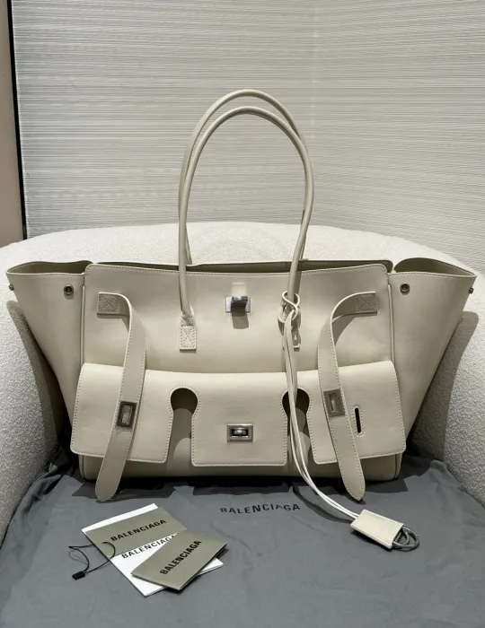 BALENCIAGA Женская сумка Bel Air Carry All Bag 