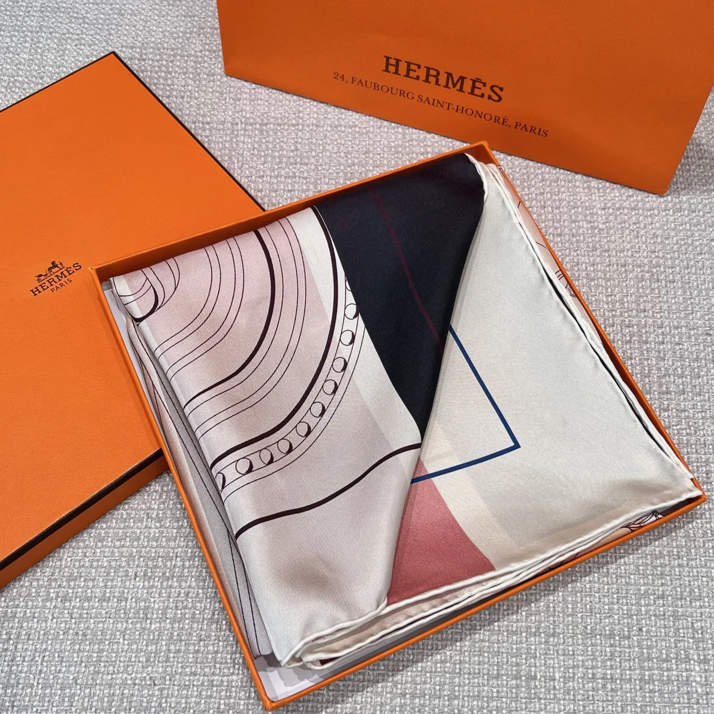 HERMES Платок из шелковый