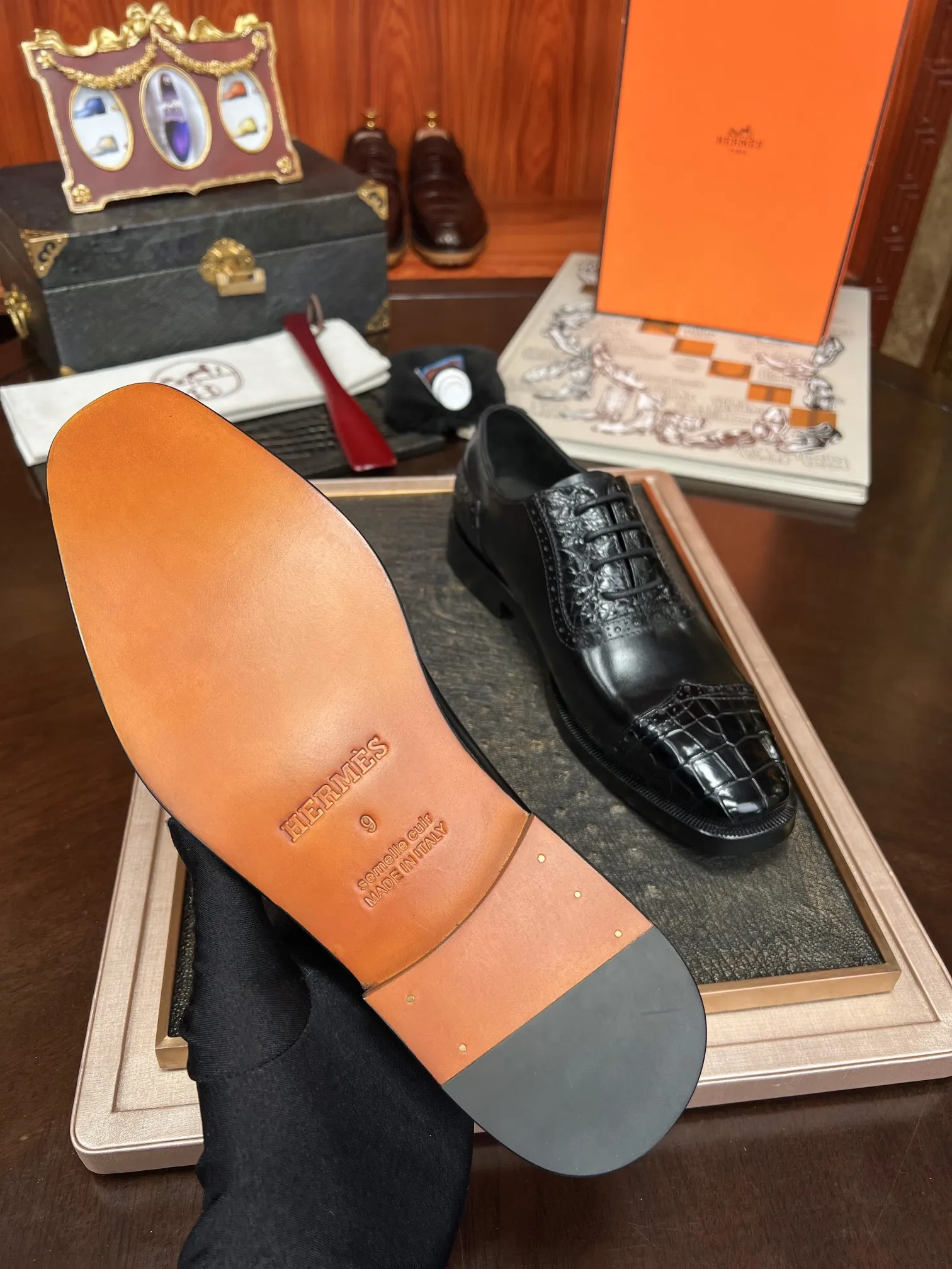 HERMES Мужские туфли брюшко крокодила HERMES Мужские туфли брюшко крокодила