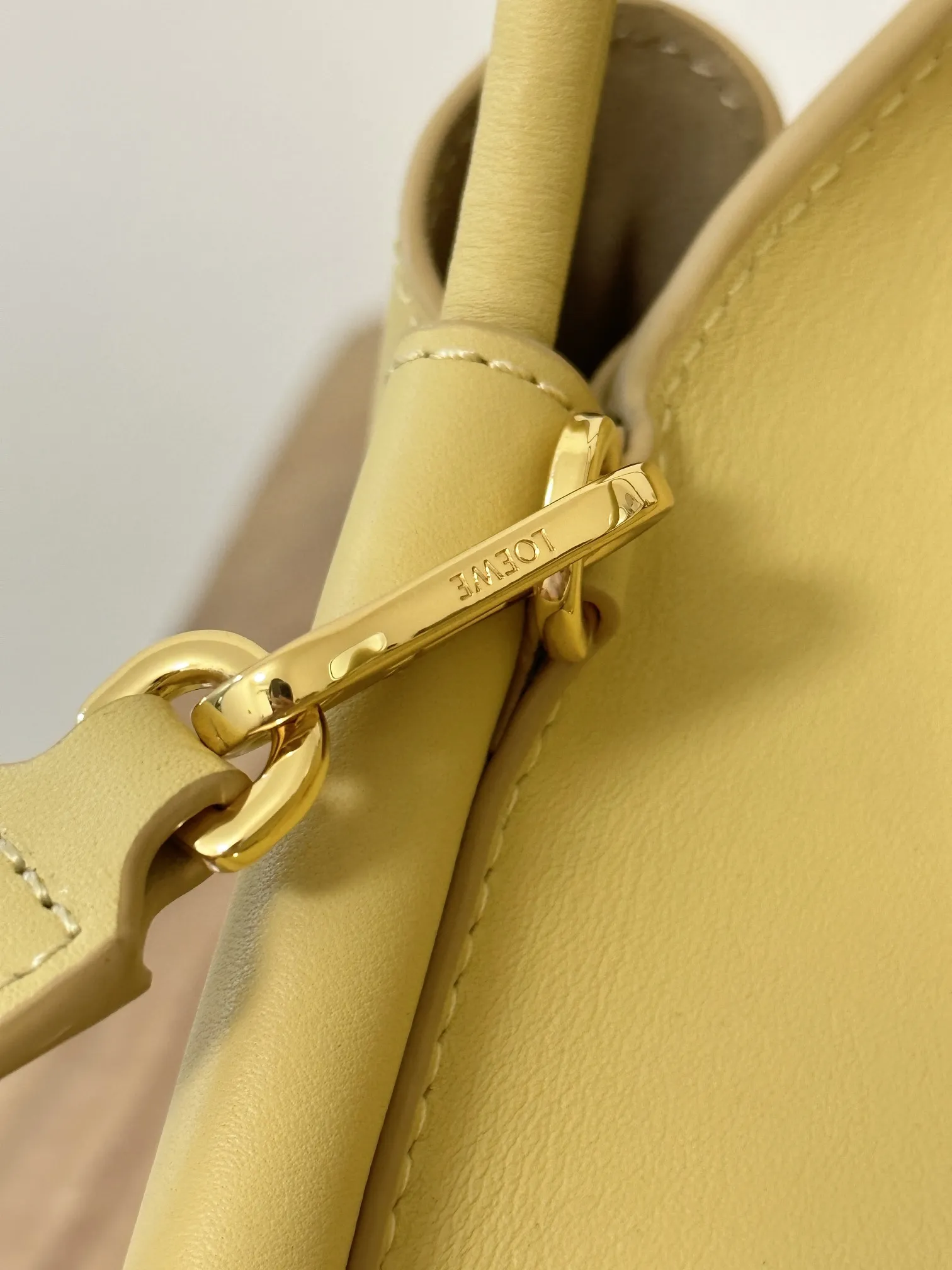 LOEWE Женская сумка Paseo medium LOEWE Женская сумка Paseo medium