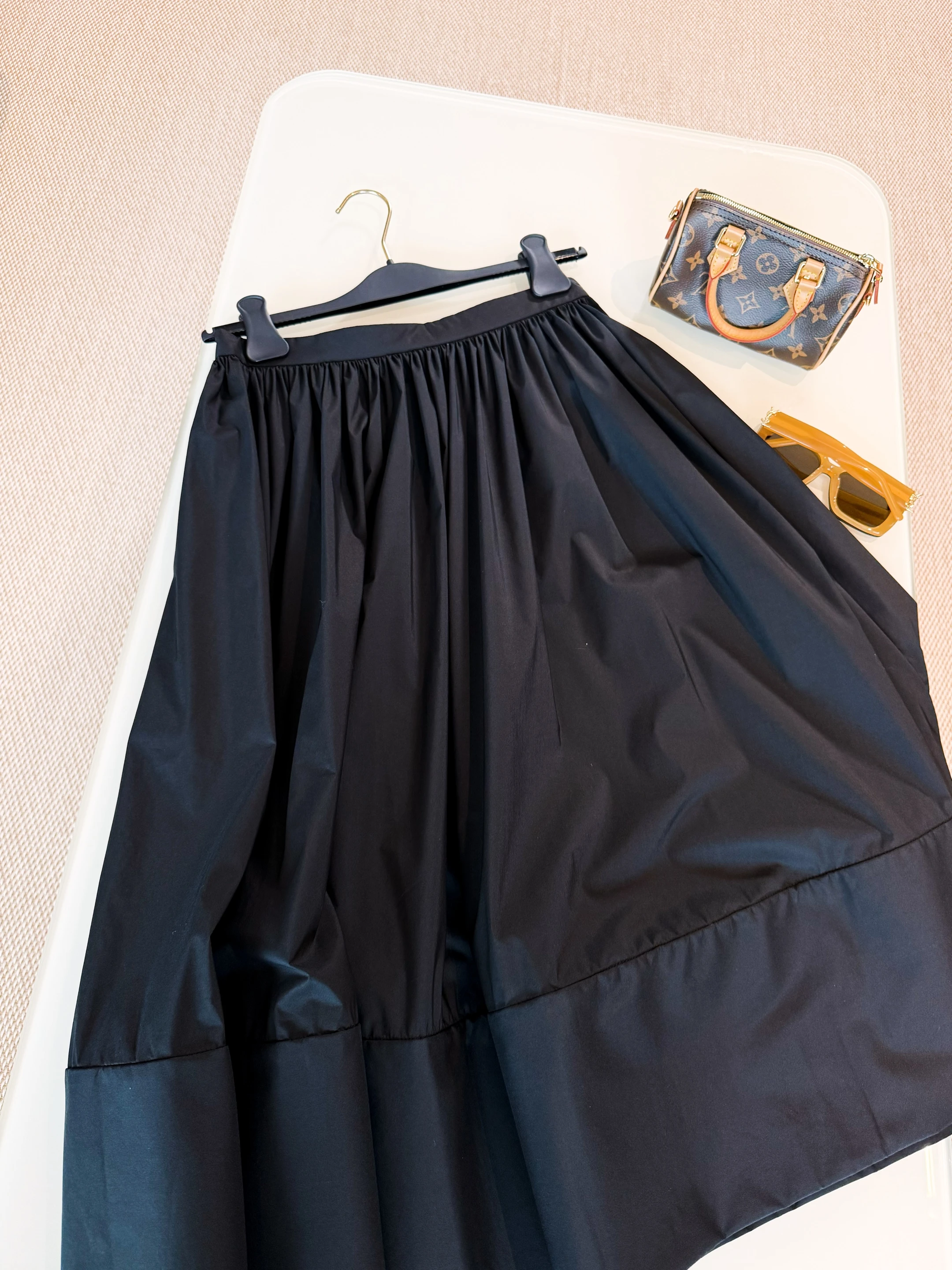 LOUIS VUITTON Женская юбка LOUIS VUITTON Женская юбка