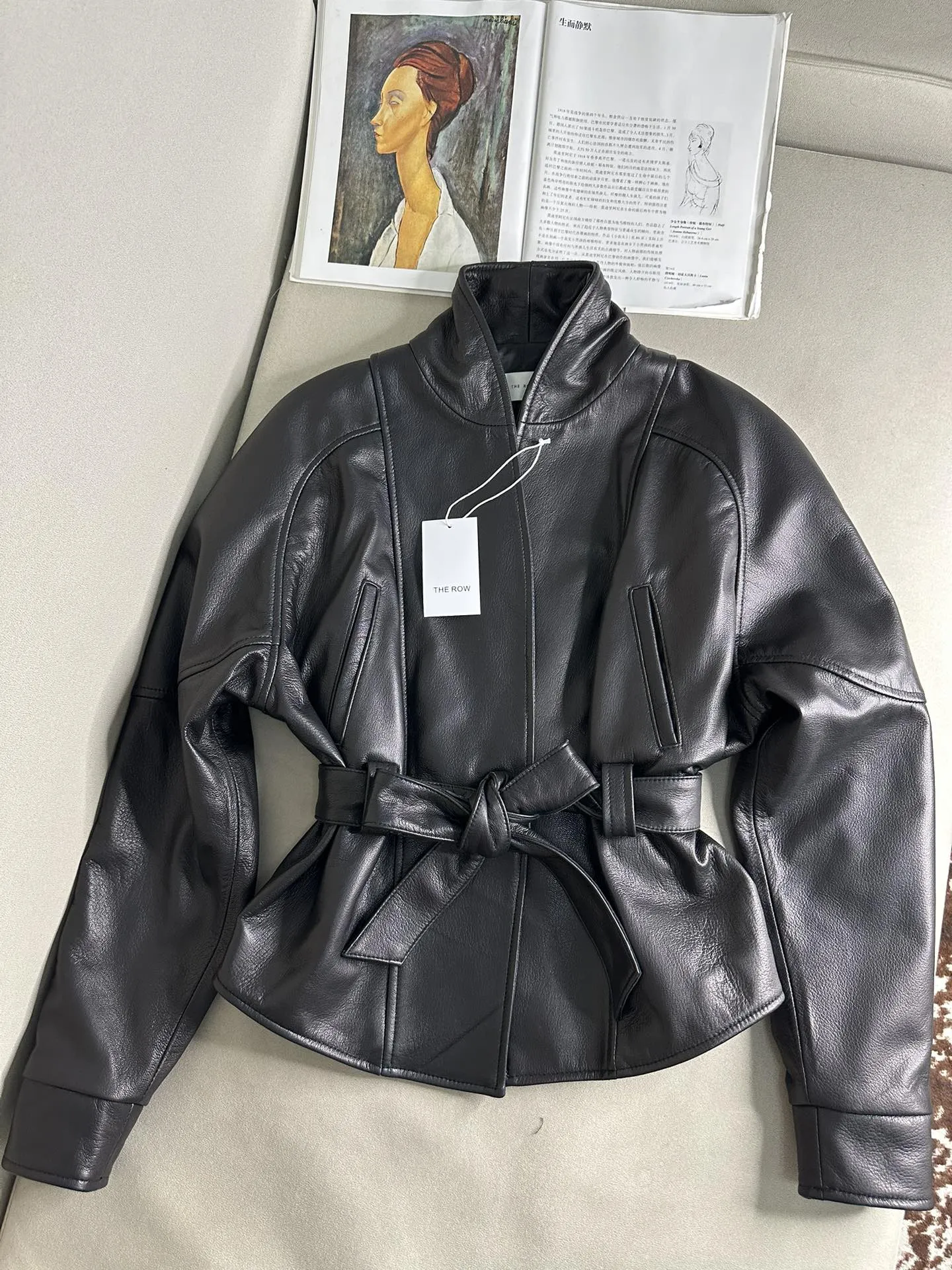 THE ROW Женская кожаная куртка с поясом бордовая