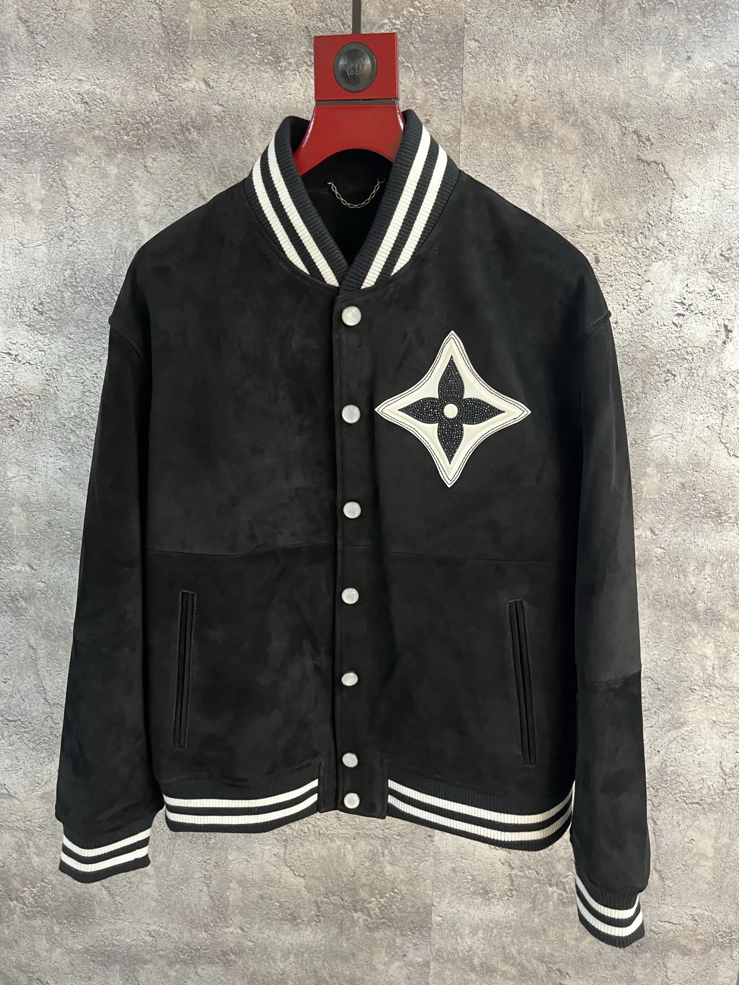 LOUIS VUITTON Мужской бомбер из замши LOUIS VUITTON Мужской бомбер из замши