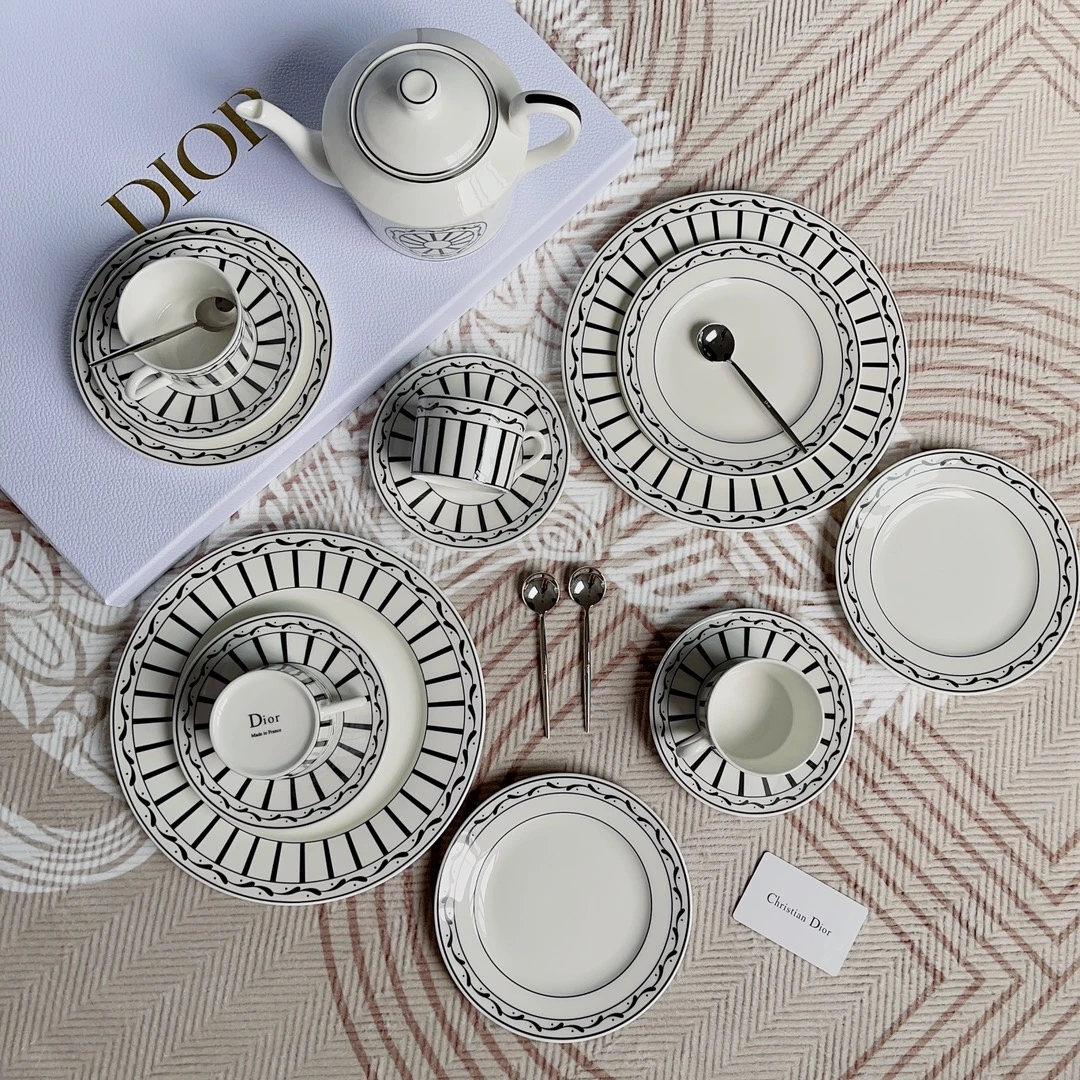 CHRISTIAN DIOR Набор посуды 15 предметов CHRISTIAN DIOR Набор посуды 15 предметов