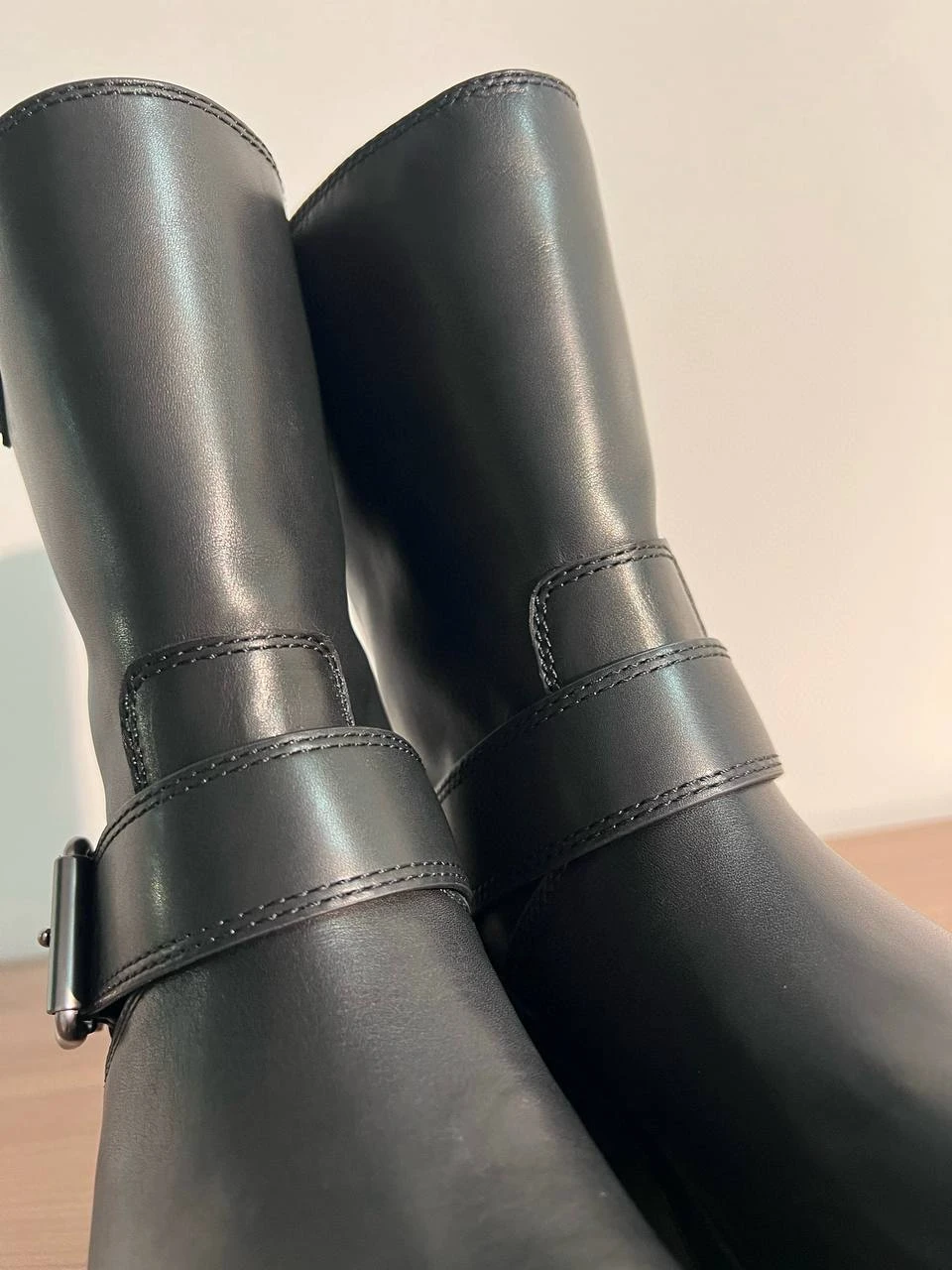 PRADA Женские ботинки из воловьей кожи PRADA Женские ботинки из воловьей кожи