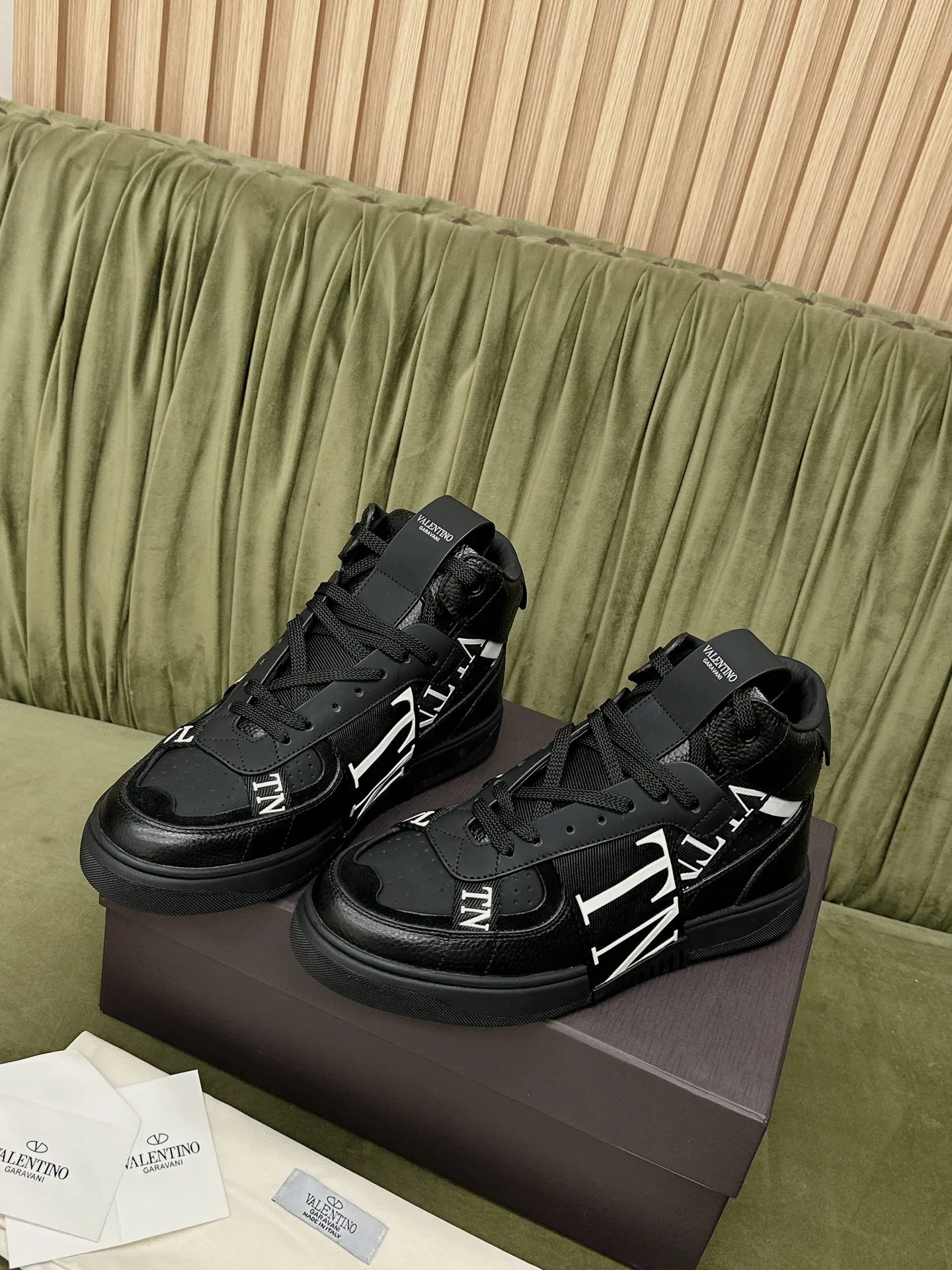 VALENTINO Мужские высокие кроссовки VL7N