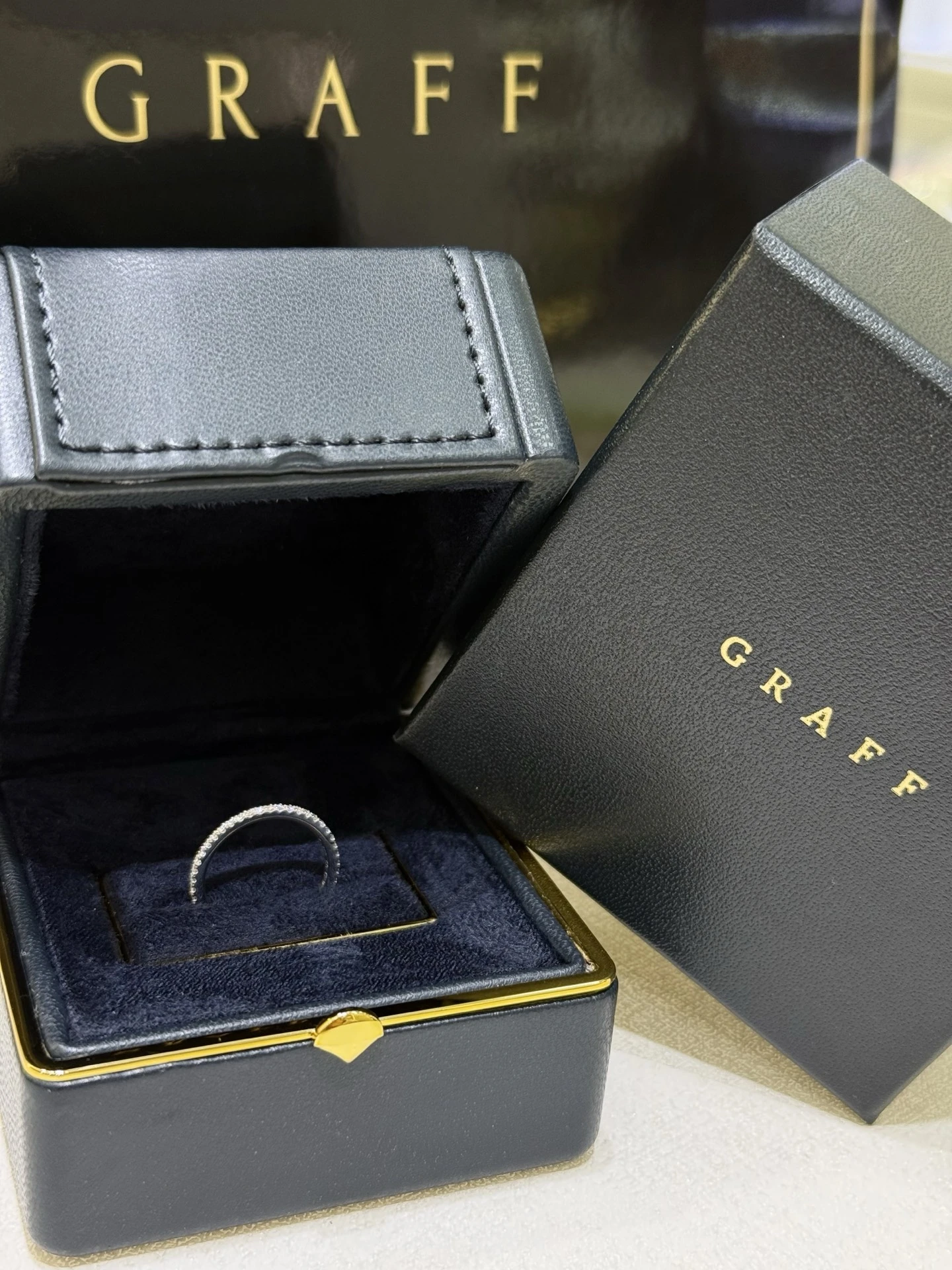 GRAFF Кольцо из белого золота с бриллиантами