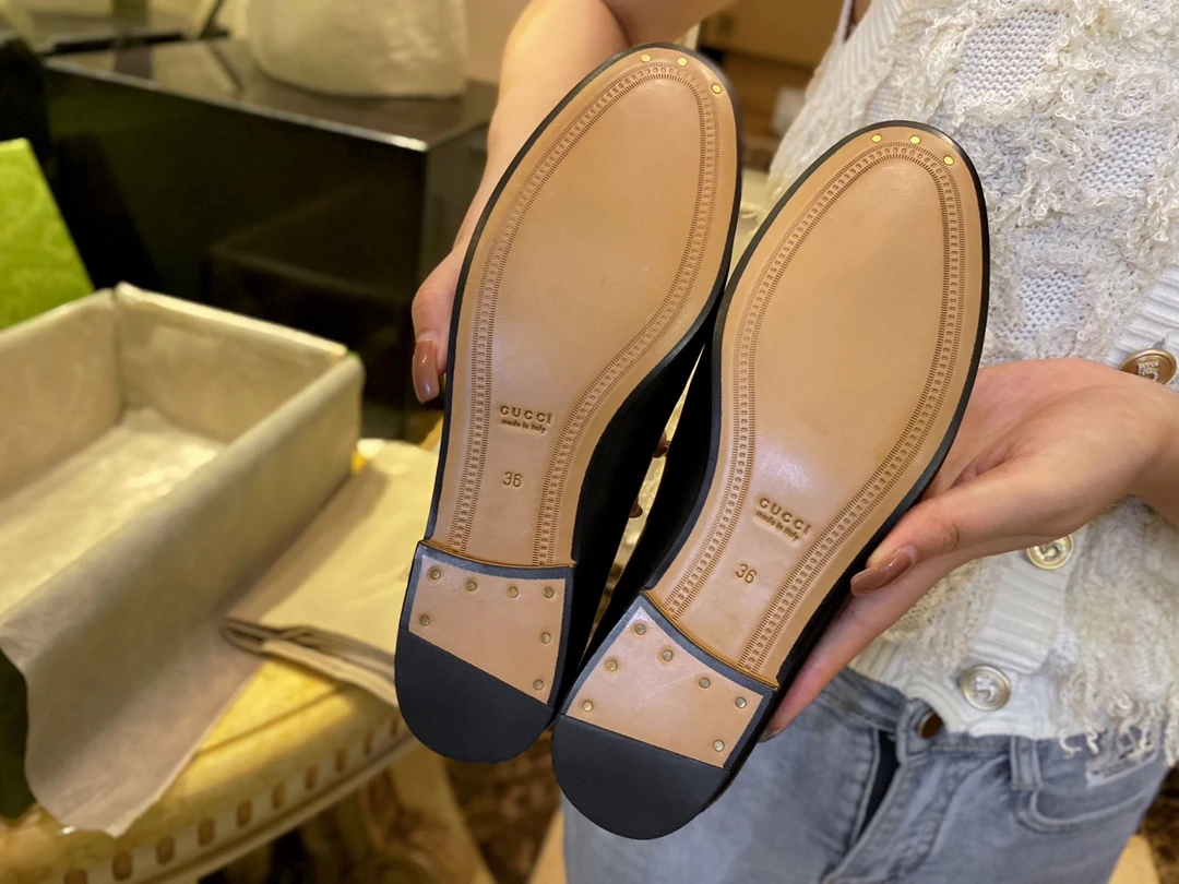 GUCCI Женские лоферы Horsebit черные