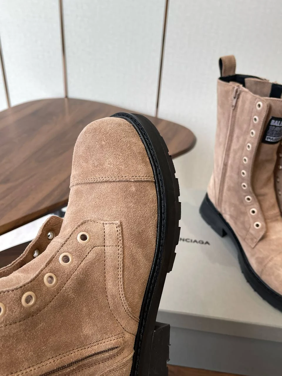 BALENCIAGA Женские сапоги из телячьей кожи BALENCIAGA Женские сапоги из телячьей кожи