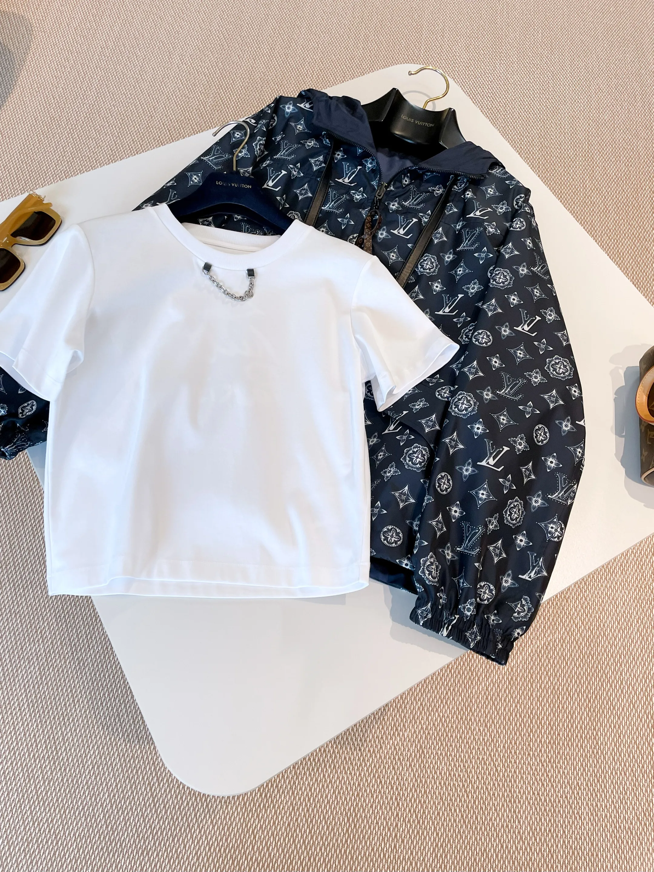 LOUIS VUITTON Женская футболка